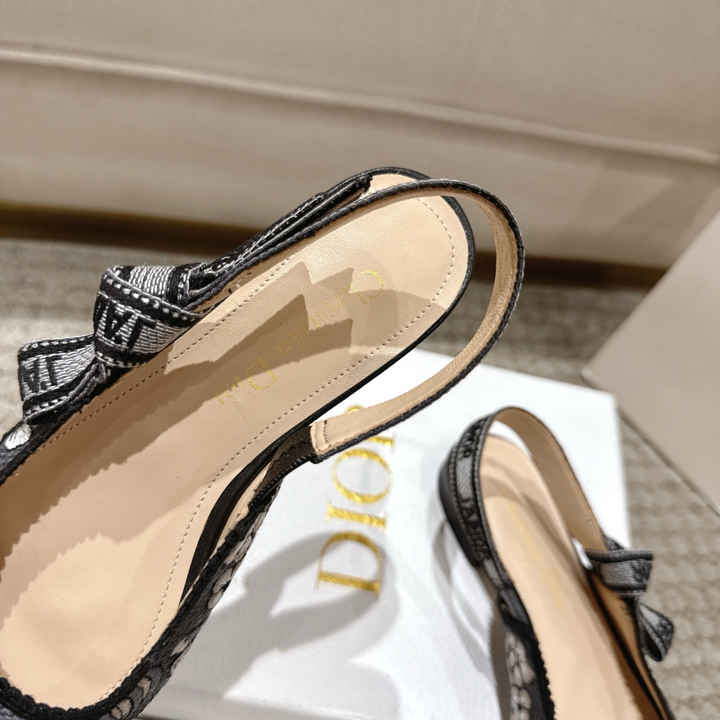 “DioJ’Adior Leather Shoes: Italian Studio Passion for Elegant and Delicate Footwear | A-Class Real Bottom” - 图片 7