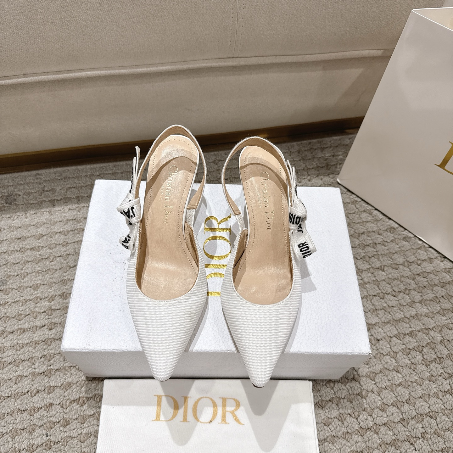Title: Dio J’Adior Leather Shoes – Elegant Italian Design with Naked Technology Summary: High-quality leather shoes with double-color ribbons, naked technology, sheep leather lining, and A-class Italian - 图片 2