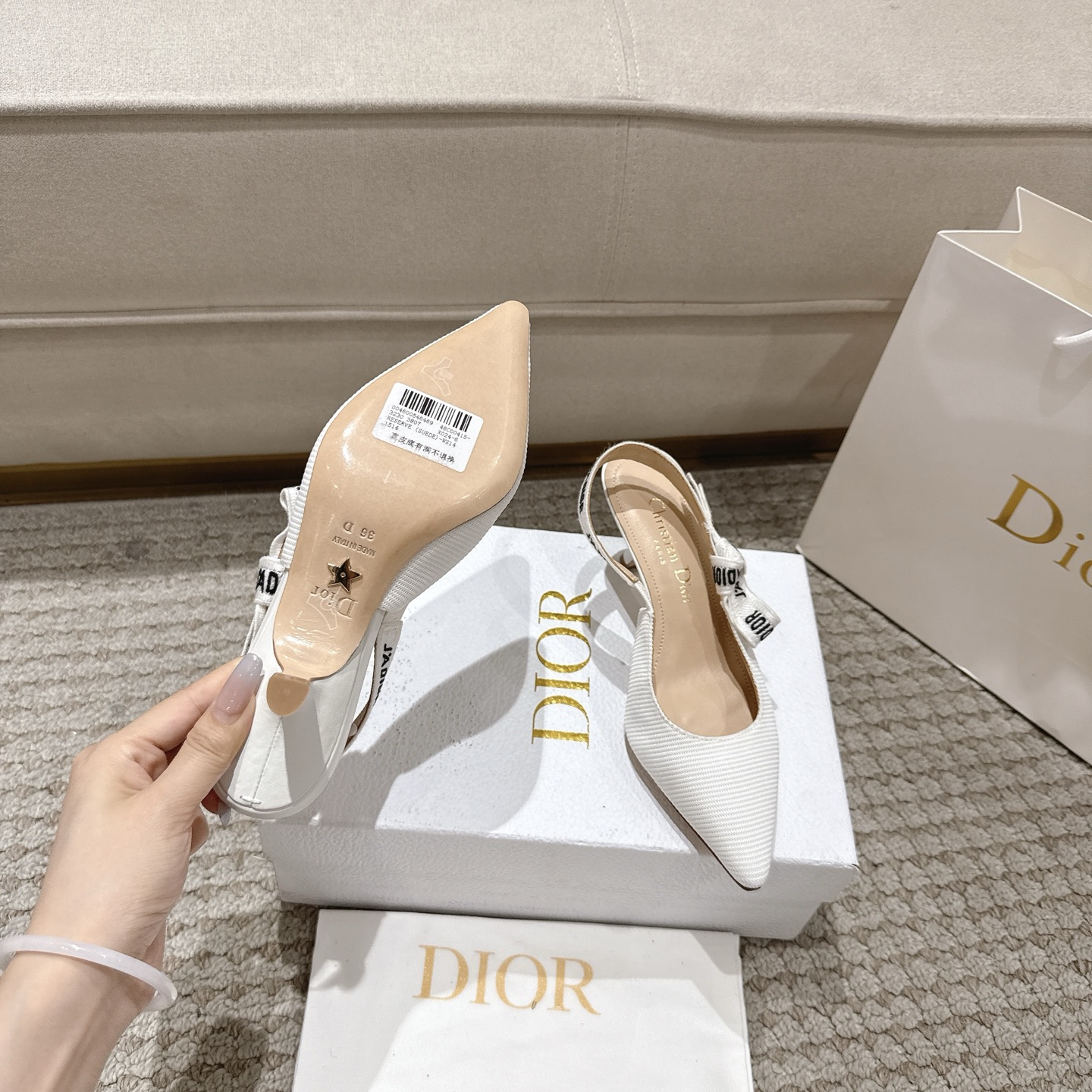 Title: Dio J’Adior Leather Shoes – Elegant Italian Design with Naked Technology Summary: High-quality leather shoes with double-color ribbons, naked technology, sheep leather lining, and A-class Italian - 图片 9