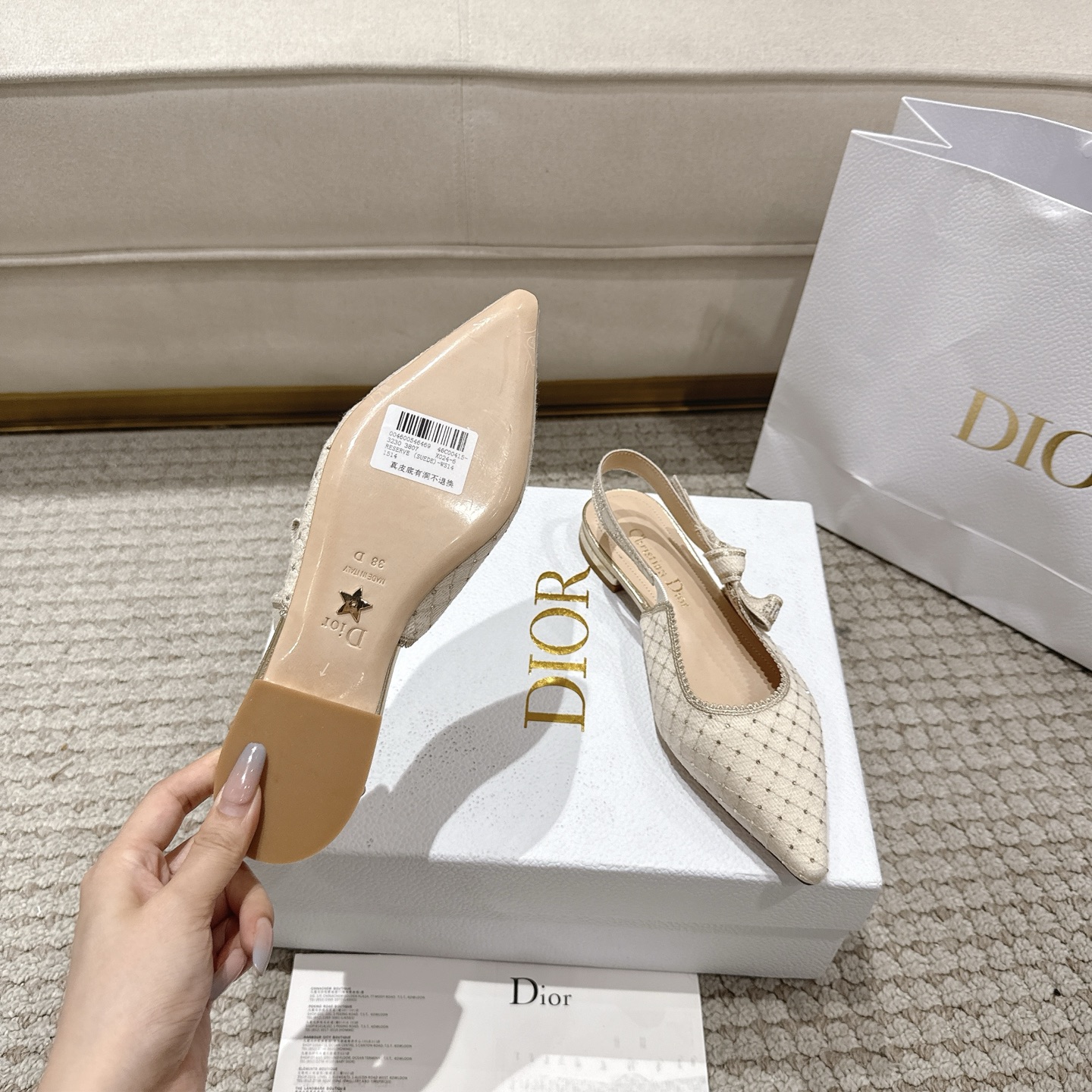 Title: “Italian Studio’s Passion: DioJ’Adior Leather Shoes with Naked Technology and Elegant Ribbons” - 图片 9