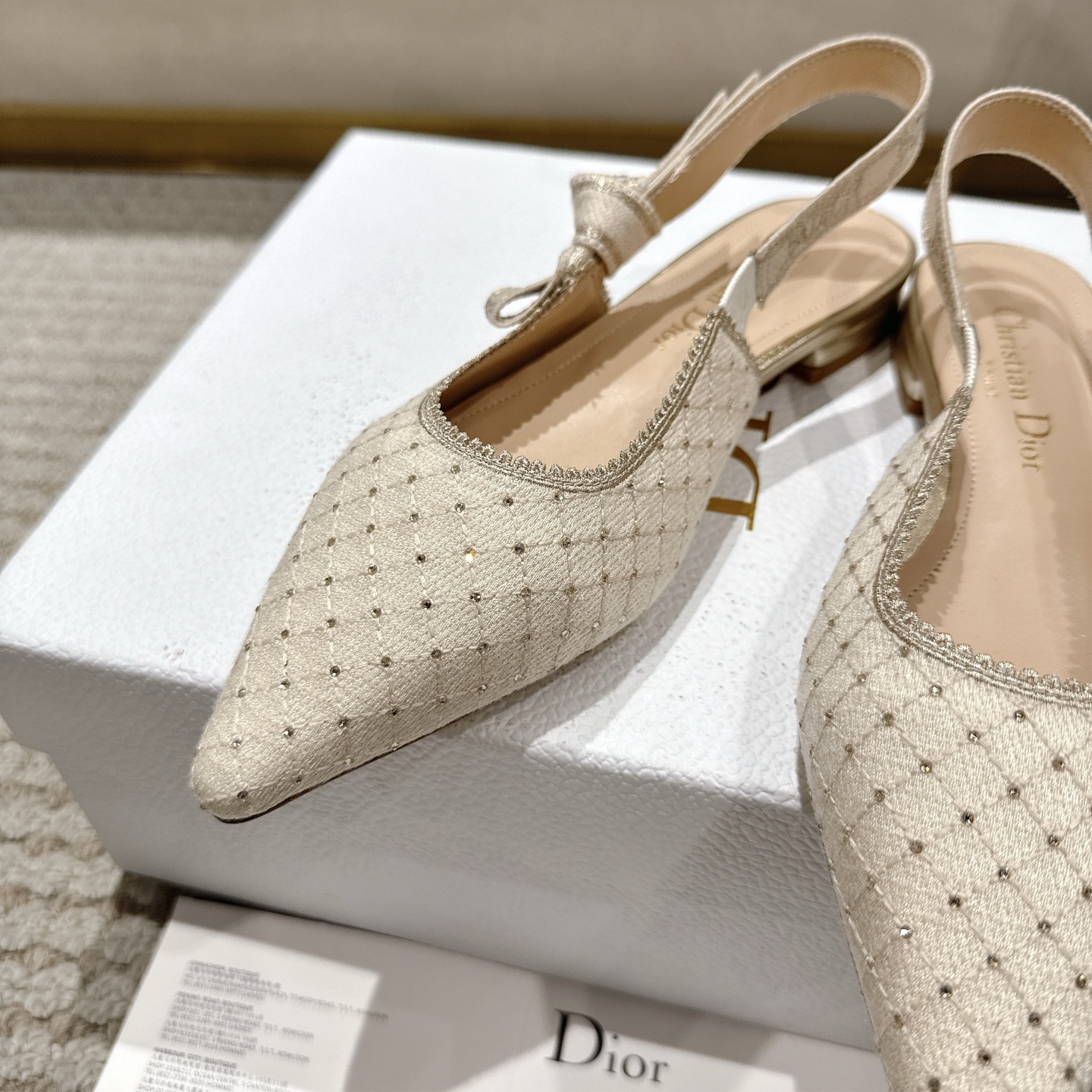 Title: “Italian Studio’s Passion: DioJ’Adior Leather Shoes with Naked Technology and Elegant Ribbons” - 图片 8