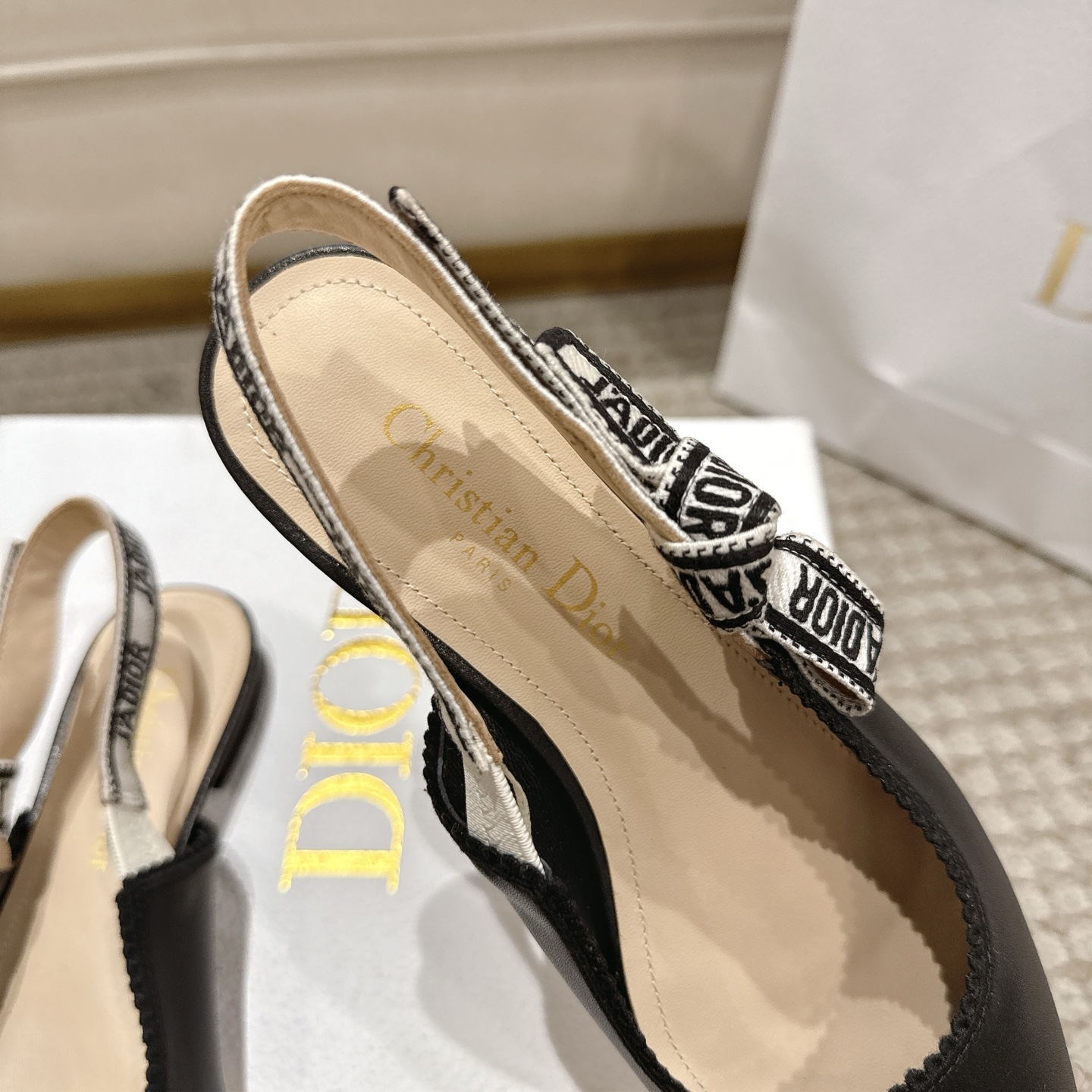 DioJ’Adior Leather Shoes: Italian Studio’s High-Quality, Elegant Footwear with Naked Technology - 图片 7