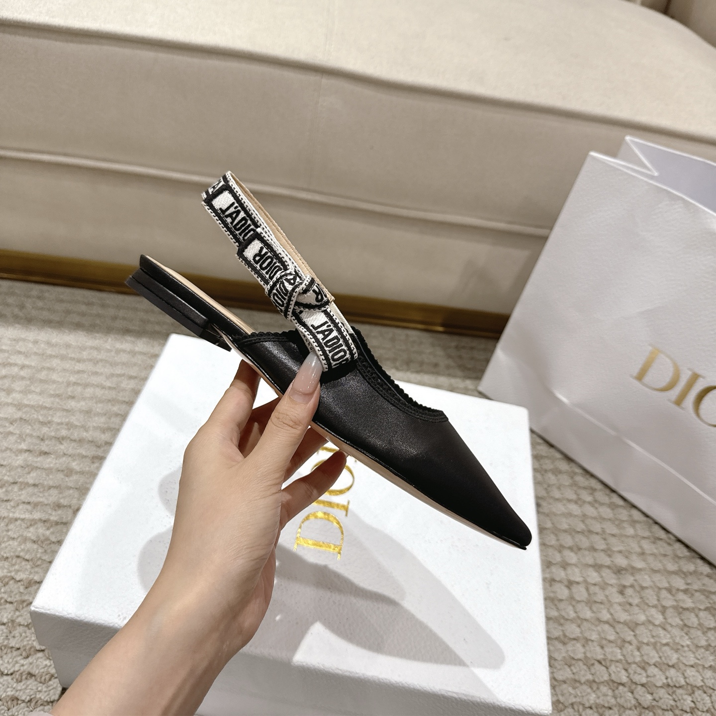 DioJ’Adior Leather Shoes: Italian Studio’s High-Quality, Elegant Footwear with Naked Technology - 图片 6