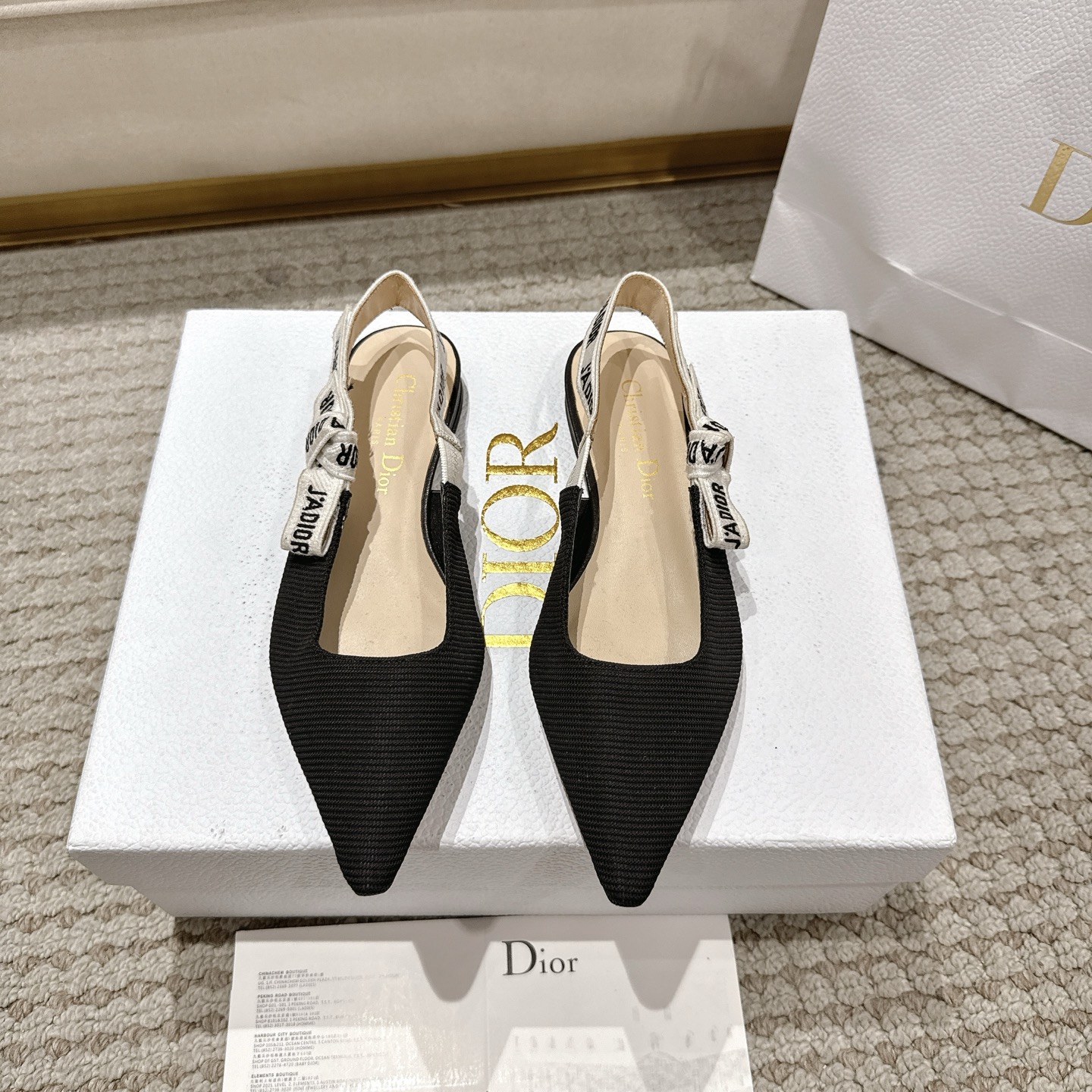 NO:492262,Purchase level!  Dior J'Adior exposed flat shoes are a model of House craftsmanship. Two-color embroidered cotton J'Adior ribbon is decorated with elegant bows. Nude technical fabric upper is passionately made in Christian Dior Italian studio. This shoe will add a sophistication and exquisite touch to any appearance. Main ingredients technical fabrics, cotton, inner sheep leather outsole Italian grade A leather outsole Heel high flat heel, mid-heel height 6.5cm, high heel 9.5cm Size 34-43 (34, 40, 41, 42, 43 custom-made non-return), sandals, dior, dior, sandals, flats, sheepskin, Leather soles19860909代购级别！ 迪奥J'Adior露跟平底鞋是House工艺的典范.双色刺绣棉质J'Adior缎带饰有优雅的蝴蝶结.裸体技术面料鞋面是在Christian迪奥意大利工作室制作的激情.这款鞋子将为任何外观增添精致和精致的触感. 主要成分技术面料、棉布 内里羊皮革 大底意大利A级真皮大底 跟高平跟、中跟高6.5cm,高跟9.5cm 码数34-43（34,40,41,42,43定制不退换）,凉鞋,dior,dior,sandals,flats,sheepskin,Leather soles,Women's Shoes