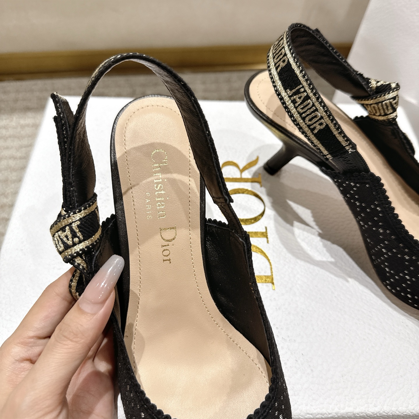 Title: Elegant J’Adior Heels with Gold Wire Embroidery – Italian Design Overview - 图片 6