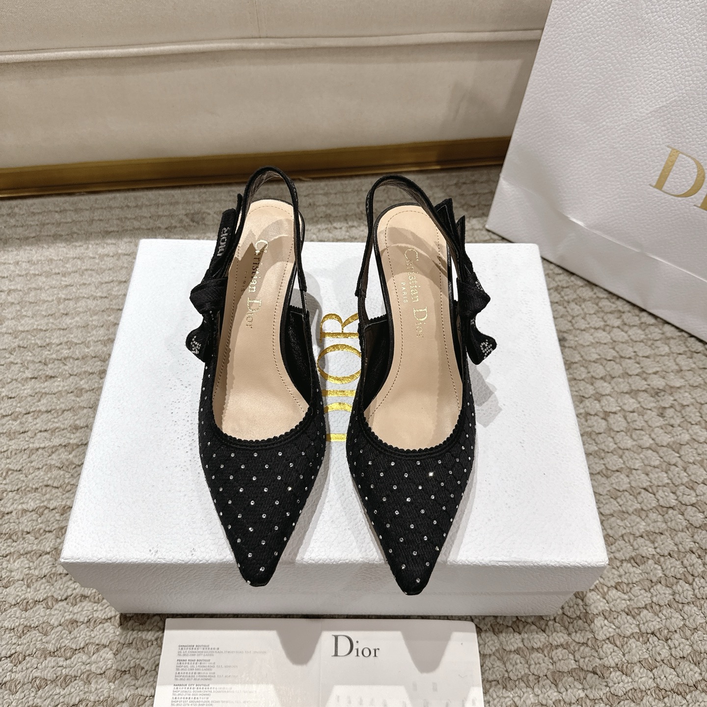 NO:492287,Purchase level!  J'Adior heels are a model of Dior's superb skills. It is passionately made in Christian Dior's Italian studio. Black fabric is embroidered with a diamond, and two-color J'Adior embroidered ribbon is decorated with a flat bow. The 6.5 cm comma heel brings you an elegant and exquisite finishing effect. Main ingredients technical fabrics, cotton. Inner goatskin lining, outsole Italian leather outsole Heel height 6.5CM Size 34-43 (34.41.42, 43 customization, no return or replacement), sandals, dior, dior, sandals, high heels, sheepskin, Leather soles19860909代购级别！ J'Adior露跟高跟鞋是迪奥精湛技艺的典范.在Christian迪奥的意大利工作室中充满激情地制作,黑色面料加以烫钻点缀,双色J'Adior刺绣缎带饰有平底蝴蝶结,6.5厘米逗号鞋跟为您带来优雅精致的收尾效果. 主要成分技术面料、棉. 内里山羊皮衬里 大底意大利真皮大底 跟高6.5CM 码数34-43（34.41.42,43定制不退不换）,凉鞋,dior,dior,sandals,high heels,sheepskin,Leather soles,Women's Shoes