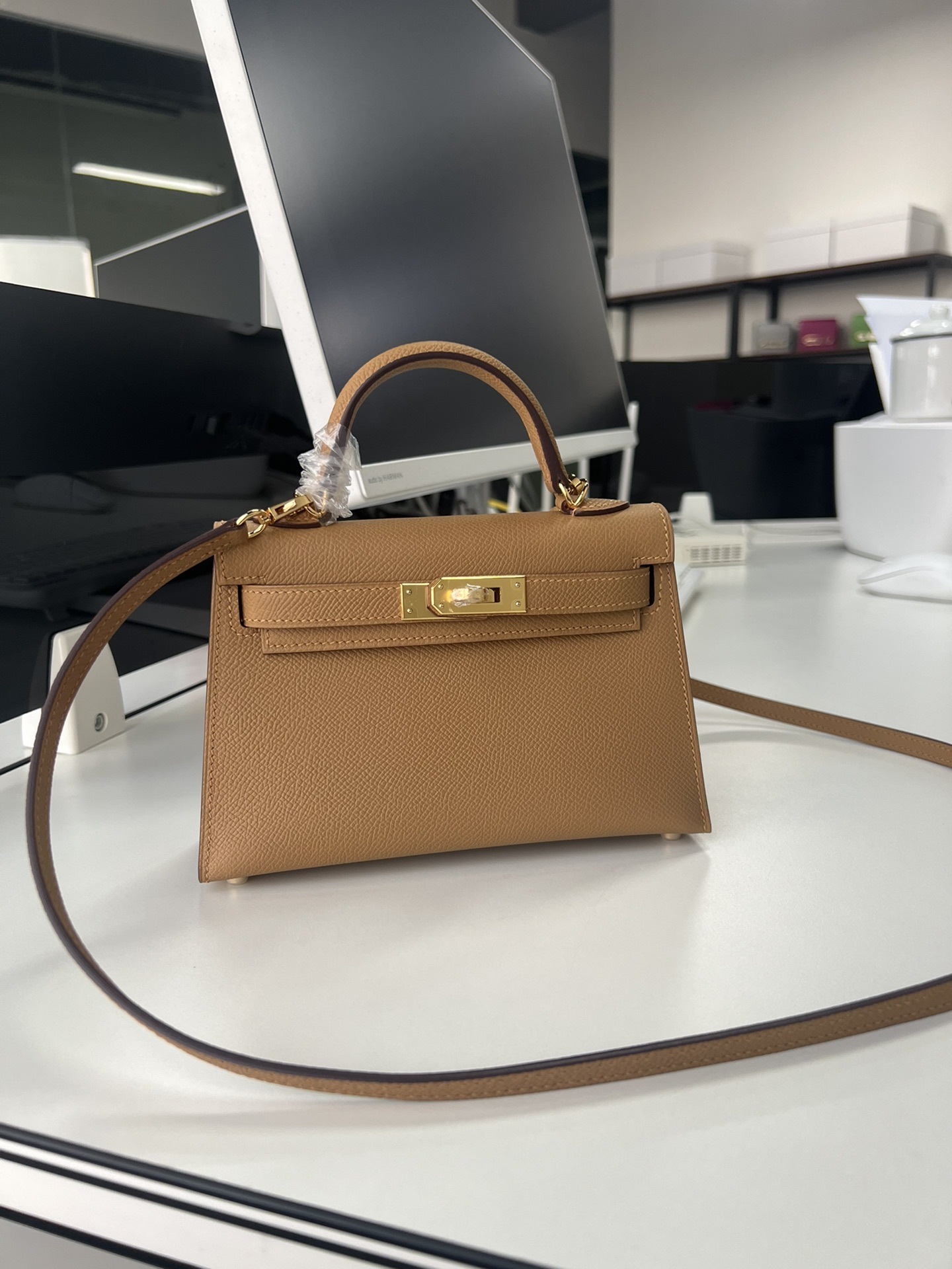 Hermès Second generation Mini Kelly 19cm waxed Epsom leather biscuit color gold and silver