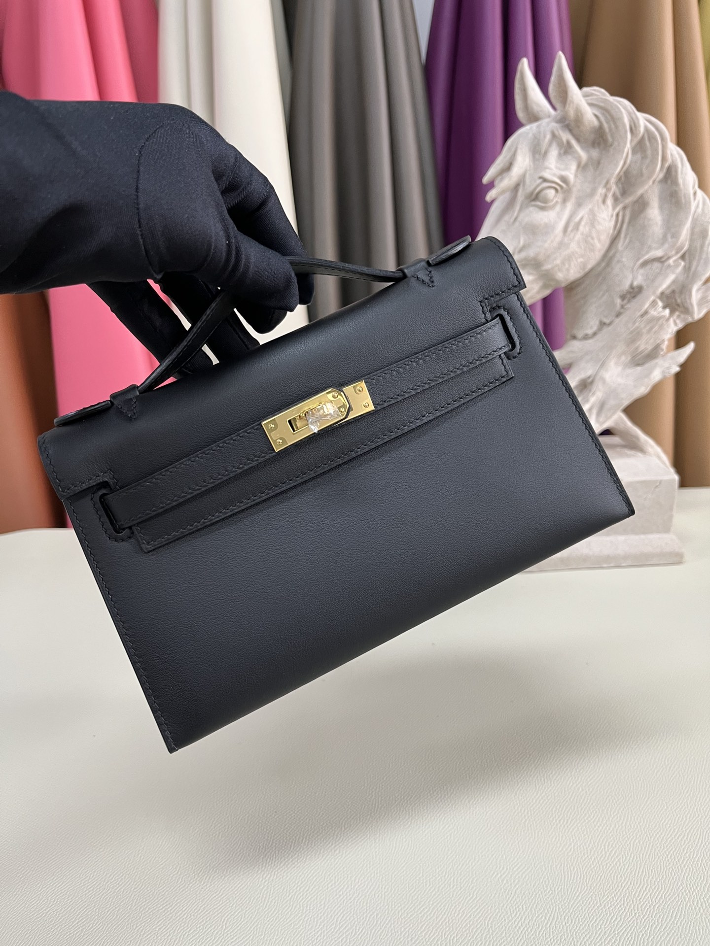 NO:698725,Kelly first generation 22cm imported Swift leather [black] gold and silver buckle handmade wax thread sewing pure steel hardware, Hermes, hermes, stuart weitzman, Hermes,19860909Kelly 一代 22cm 原厂进口Swift皮【黑色】金银扣 手工蜡线缝制 纯钢五金,爱马仕,hermes,stuart weitzman,Hermes,,Bag