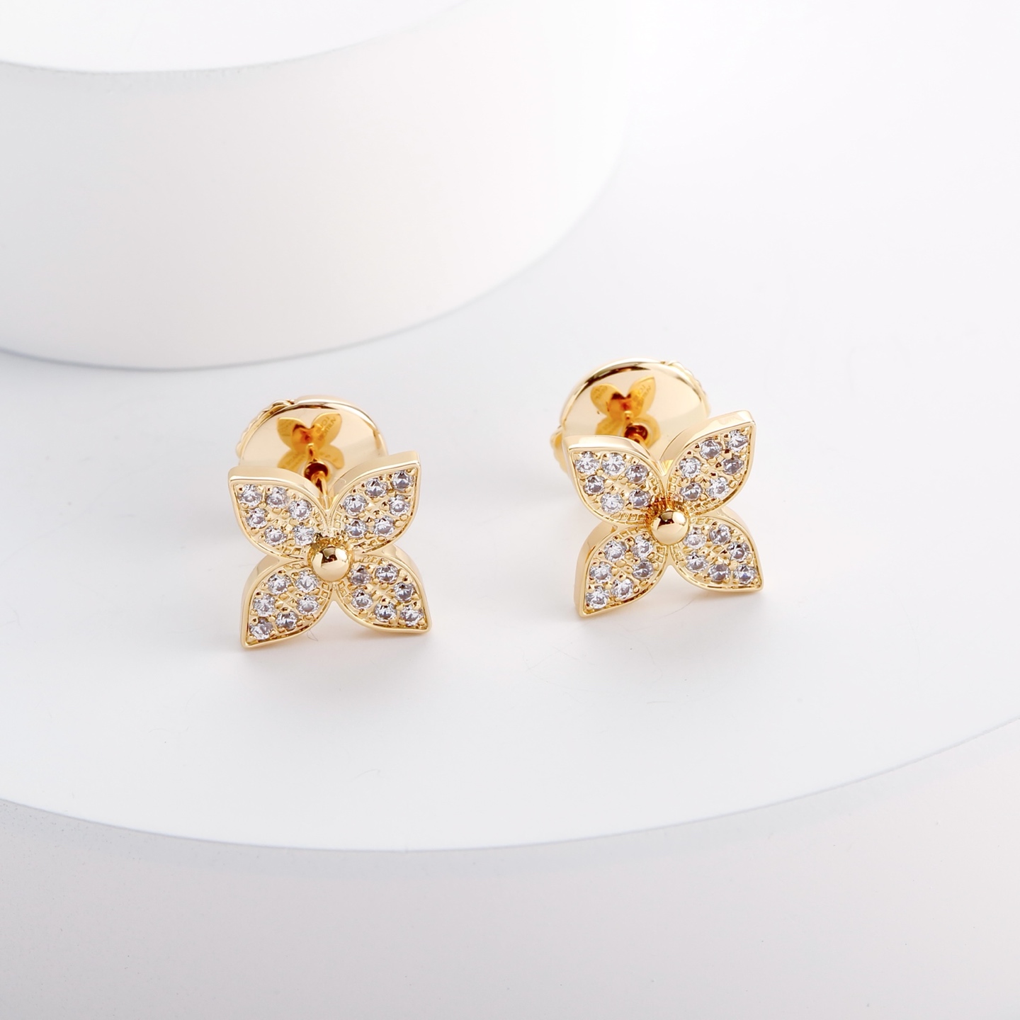 Louis Vuitton 驴家四照花满钻耳钉