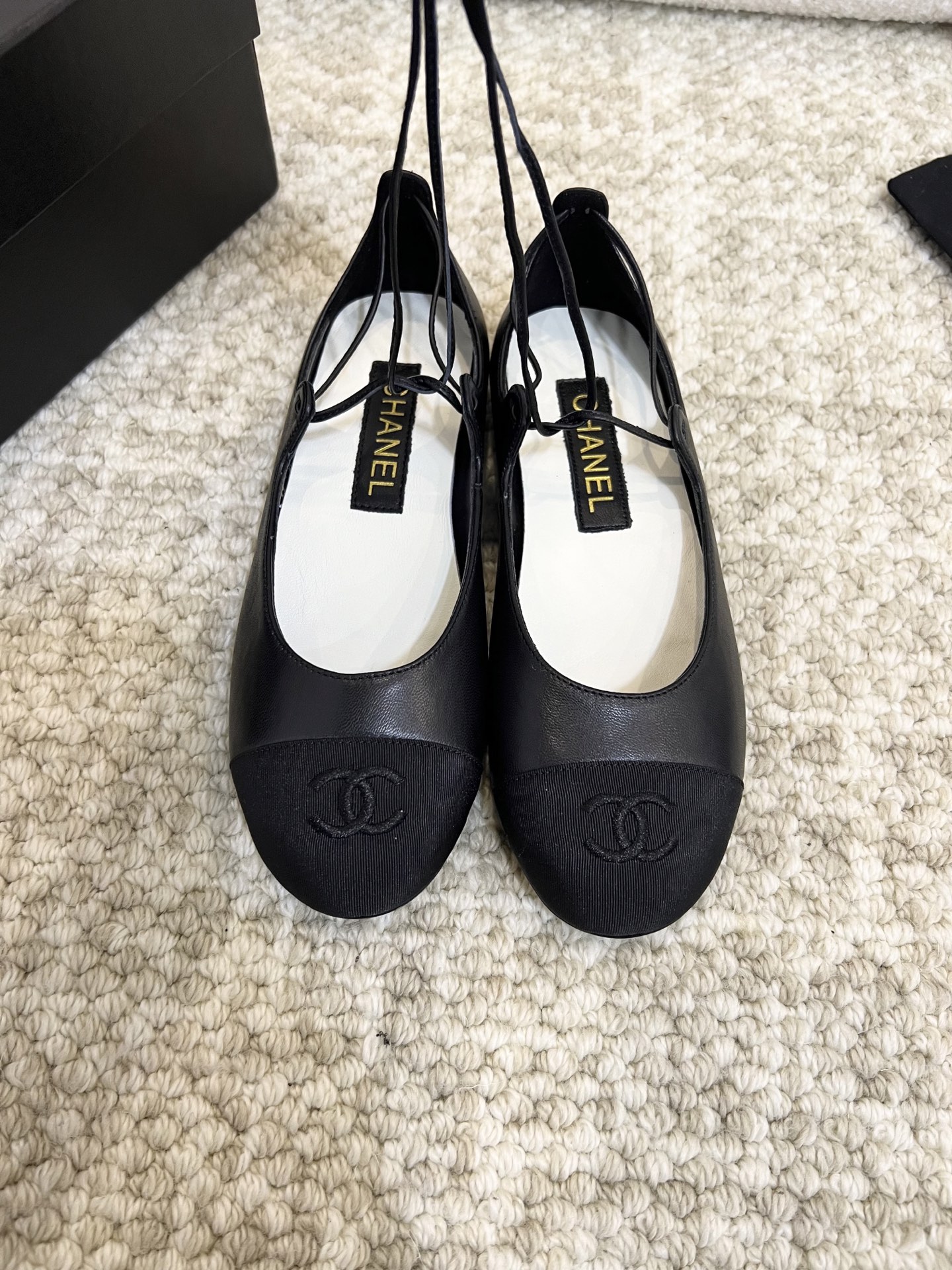NO:236651,2025 new Chanel Chanel Ma Lizhen strapped shoes ~~~~~~~~~~~~ Use simple lines to outline the fashionable outline, select cowhide leather, delicate and skin-friendly like clouds, and gently caress the feet. 