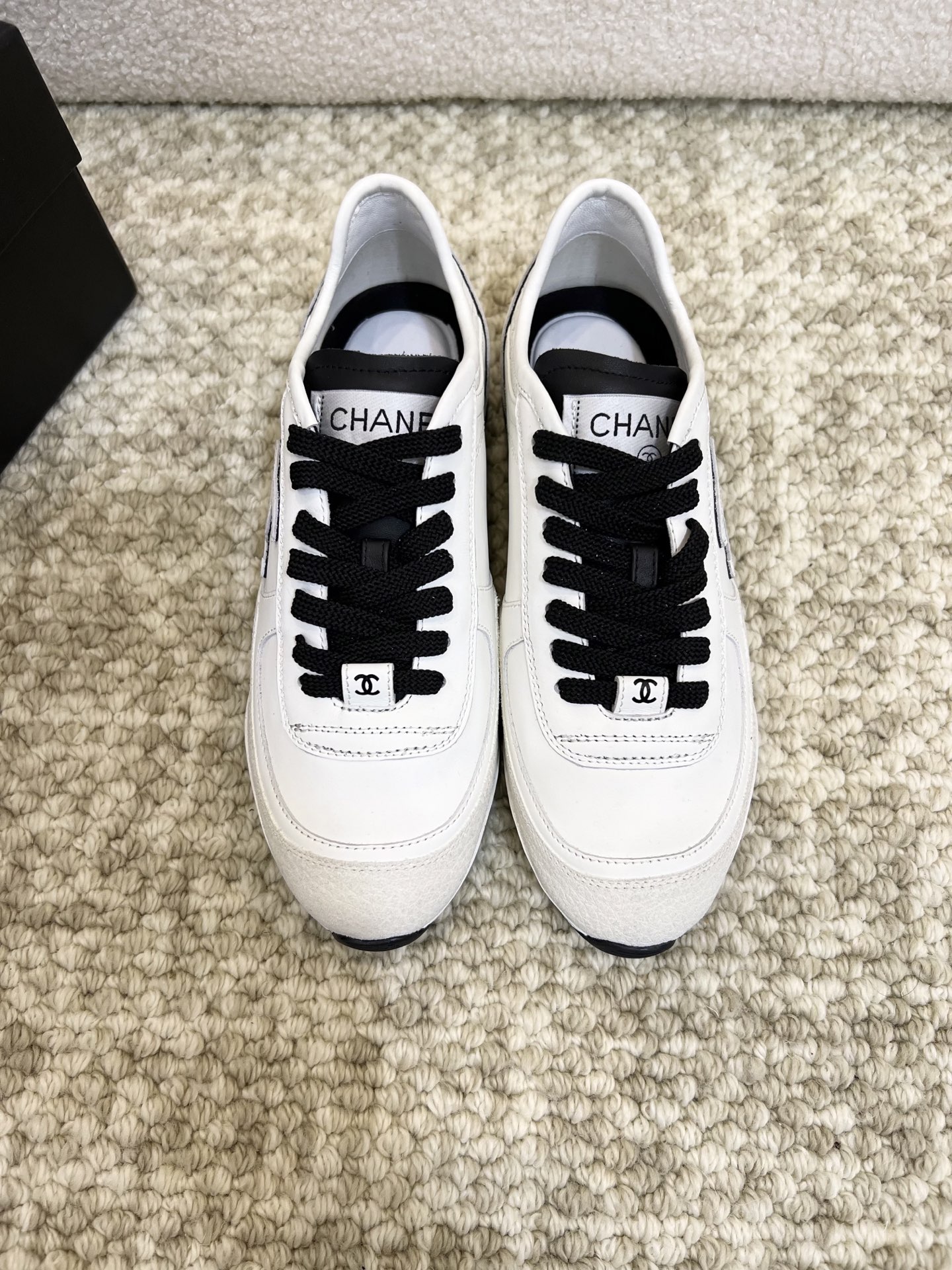 NO:236666,2025 new Chanel CHANEL German training casual shoes ~~~~~~~~ Start lightly in spring and summer, and measure freely!  Dexue casual shoes are inspired by simple German aesthetics and equipped with ergonomic insoles. Every step is stretched like a cloud walk; the retro low-top design is suitable for jeans and sports-style long skirts, which easily switches the street trend and commuting style. The wear-resistant and non-slip details make exploration a effortless aesthetic. 