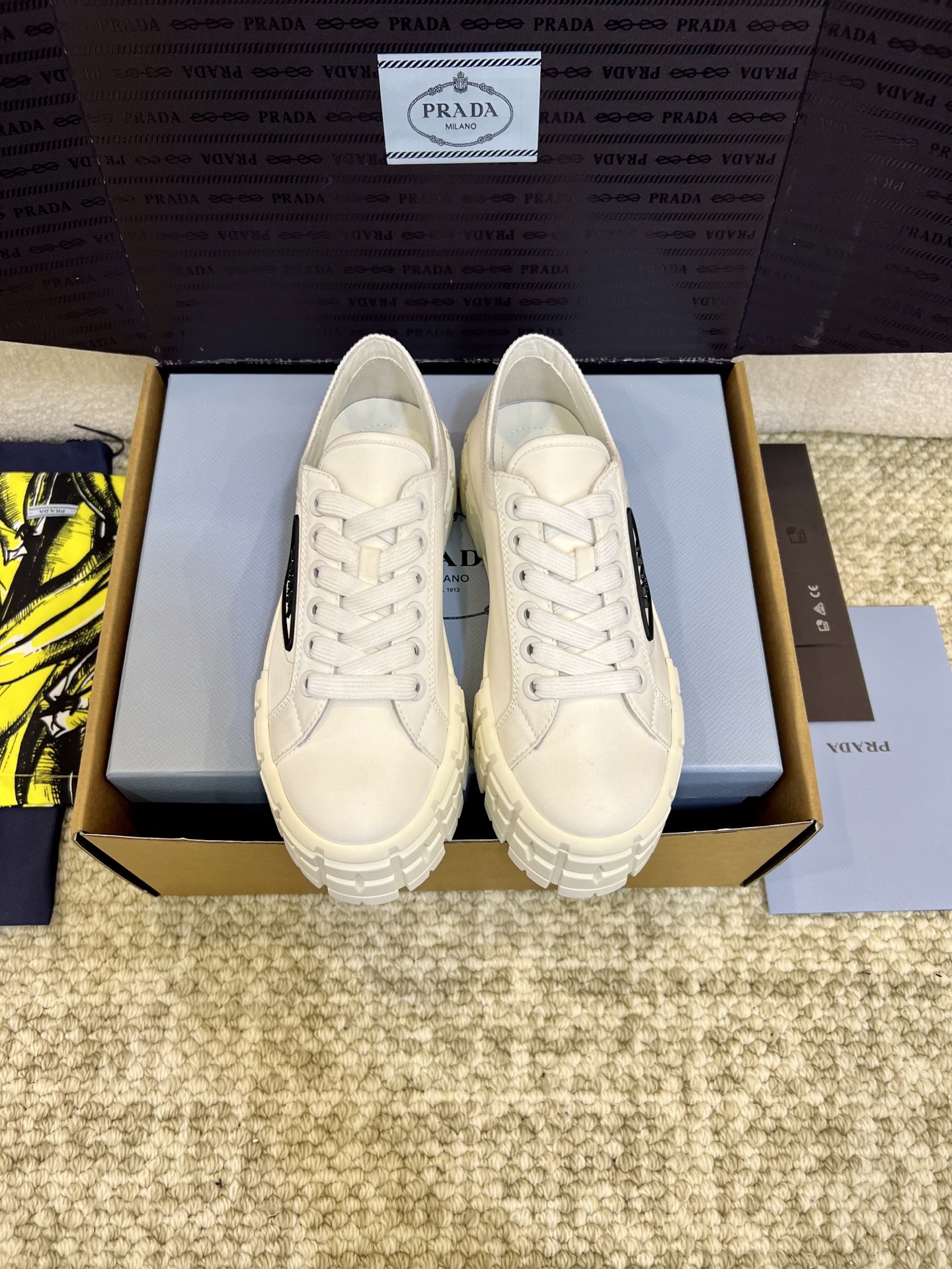 NO:225839,Prada's latest casual shoes for sale, dad's shoes series PRADA catwalk style is fresh and fresh with a little expensive feeling, the foot is perfect and elegant, crystal clear, no matter the quality of the various accessories, it is uniquely customized, and is zero distance from the original version. Imported waterproof twill fabric on the upper   triangle label drop glue injection molding process Inner waterproof twill fabric original one-to-one mold opening foaming sole original packaging heel height 4cm sizing 35-40, casual shoes/sports shoes, prada, prada, sneakers19860909代购级普拉达最新走秀休闲鞋,老爹鞋系列 PRADA T台走秀款小新清风带点贵的气感觉,上非脚常完美优大雅方,晶莹剔透,无各论种配材件质,都独是家一比一定制,与版原零距离 鞋面进口防水斜纹布 三角标滴胶注塑工艺 内里防水斜纹布 大底原版一比一开模发泡大底 原版包装跟高4cm 码数35-40,休闲鞋/运动鞋,prada,prada,sneakers,Women's Shoes