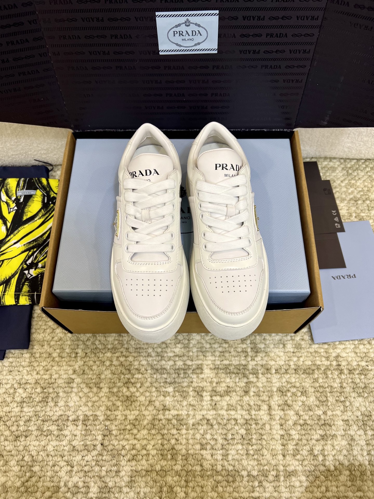 NO:225844,Prada's latest casual shoes for sale, dad's shoes series PRADA catwalk style is fresh and fresh with a little expensive feeling, the foot is perfect and elegant, crystal clear, no matter the quality of the accessories, it is uniquely customized, and is zero distance from the original version. The upper imported waterproof twill fabric   triangle label drop glue injection molding process, inner sheepskin, the original one-to-one mold opening foaming sole, the original packaging heel height is 4cm, the number of 35-40, casual shoes/sports shoes, prada, prada, sneakers, sheepskin19860909代购级普拉达最新走秀休闲鞋,老爹鞋系列 PRADA T台走秀款小新清风带点贵的气感觉,上非脚常完美优大雅方,晶莹剔透,无各论种配材件质,都独是家一比一定制,与版原零距离 鞋面进口防水斜纹布 三角标滴胶注塑工艺 内里羊皮 大底原版一比一开模发泡大底 原版包装跟高4cm 码数35-40,休闲鞋/运动鞋,prada,prada,sneakers,sheepskin,Women's Shoes