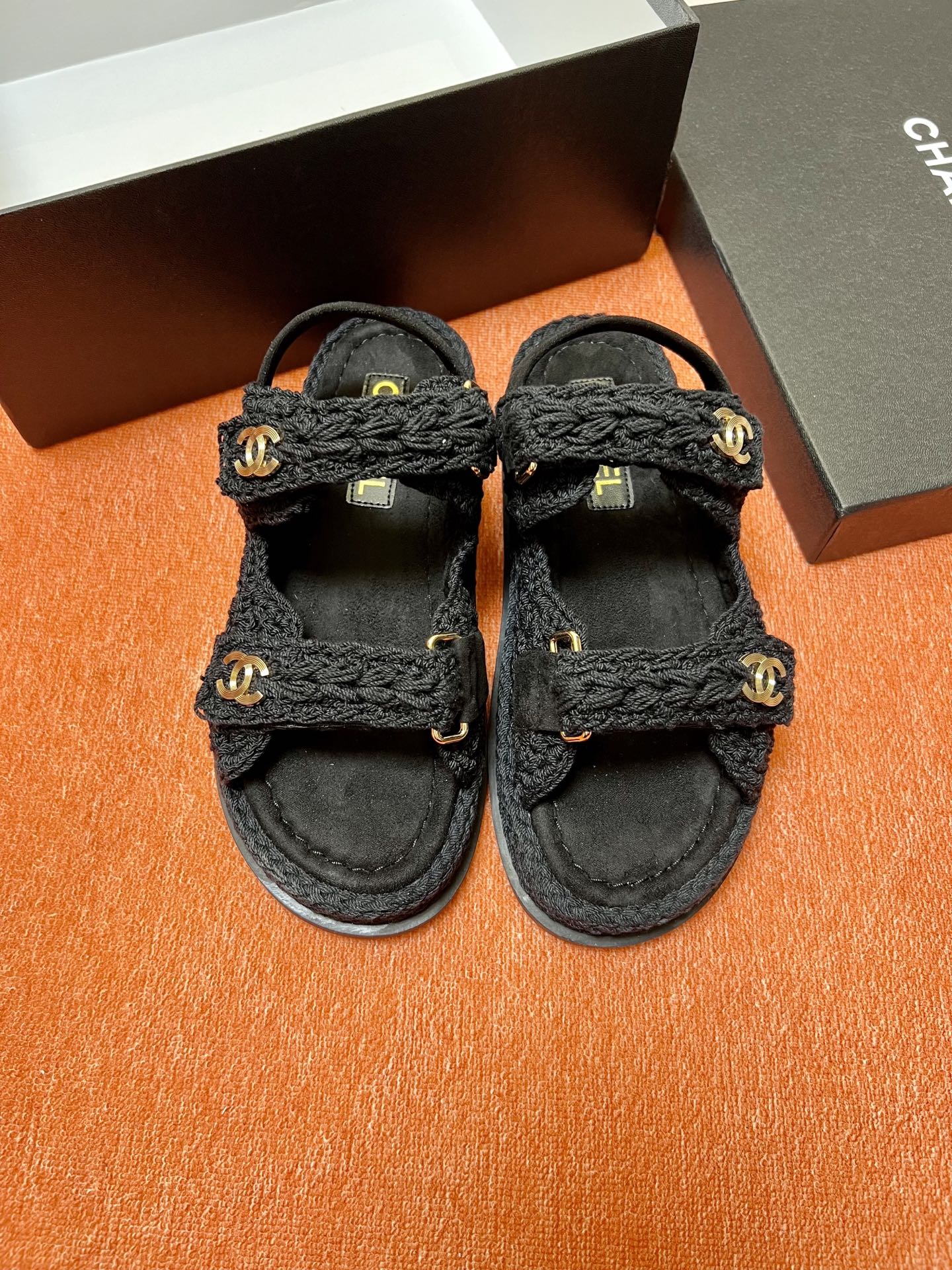 NO:408677,25 new top version Chanel Chanel new color Velcro beach sandals Original 11 heavy industry, ZP shoe last replica classic 360 perfect visual original customization Original open mold sole Special woven material Size 35-41 Slippers Sandals, slippers sandals, chanel, chanel, sandals, slippers1986090925新款顶级版本Chanel 香奈儿新颜色魔术贴沙滩凉鞋 原版11重工打造,ZP鞋楦复刻经典360的完美视觉原版定制 原版开模大底 鞋面材料特殊编织材料 码数35—41 拖鞋 凉鞋,拖鞋凉鞋,chanel,chanel,sandals,slippers,Women's Shoes