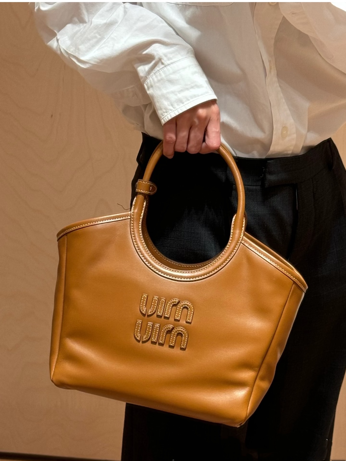 Miumiu “谁能抵挡住美拉德 9