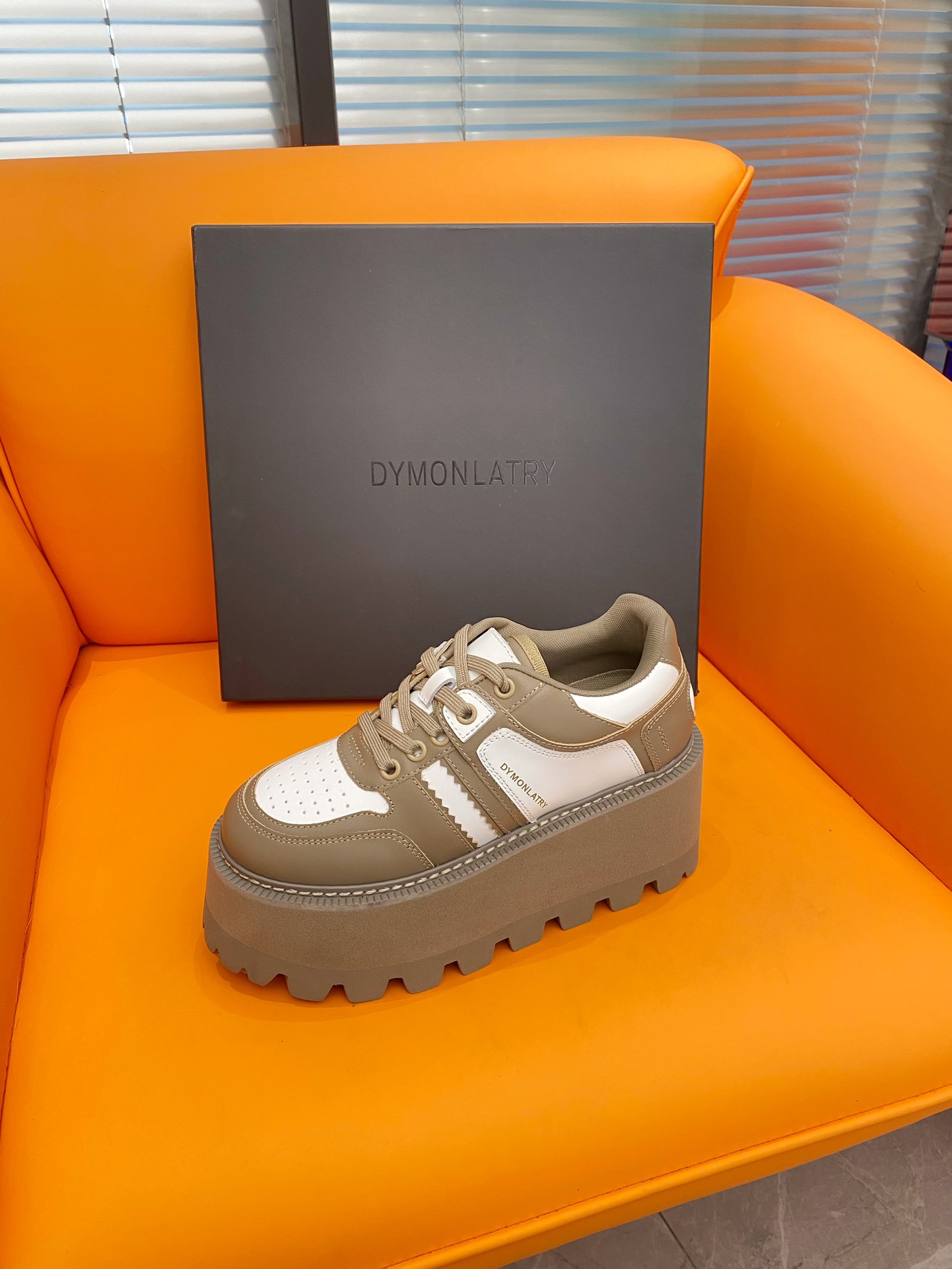 Dymonlatry 2023: Red-Hot Pancreas Half-Loaf Shoes for Fashionable Girls - 图片 9