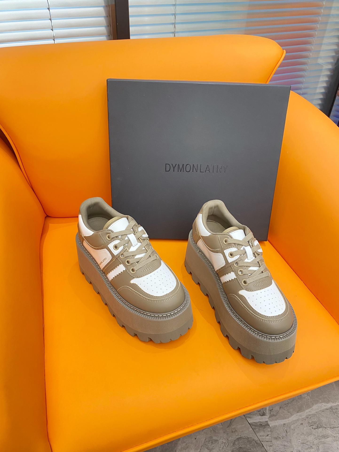 Dymonlatry 2023: Red-Hot Pancreas Half-Loaf Shoes for Fashionable Girls - 图片 3