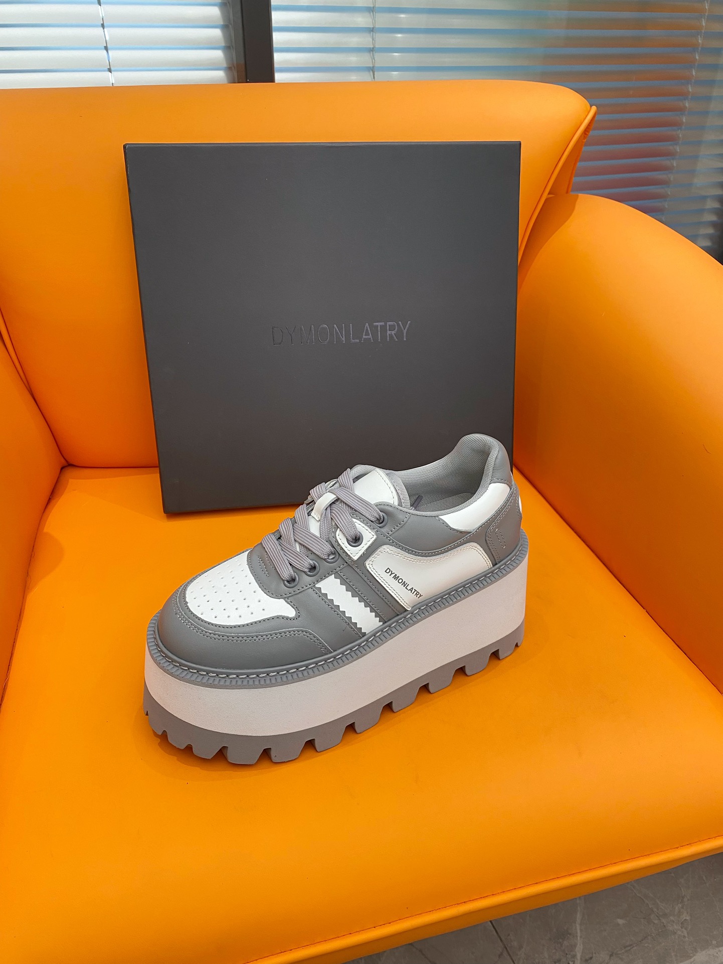 Dymonlatry 2023: Stylish Half-Loaf Shoes with Red-Hot Pancreas Fabric - 图片 9