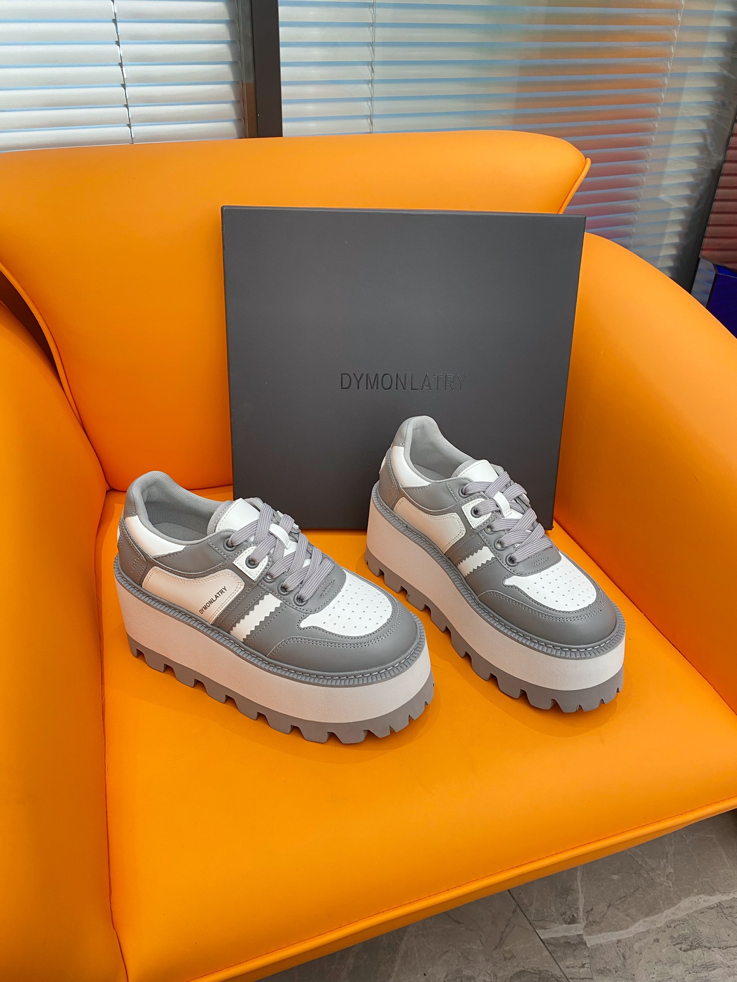 Dymonlatry 2023: Stylish Half-Loaf Shoes with Red-Hot Pancreas Fabric - 图片 3