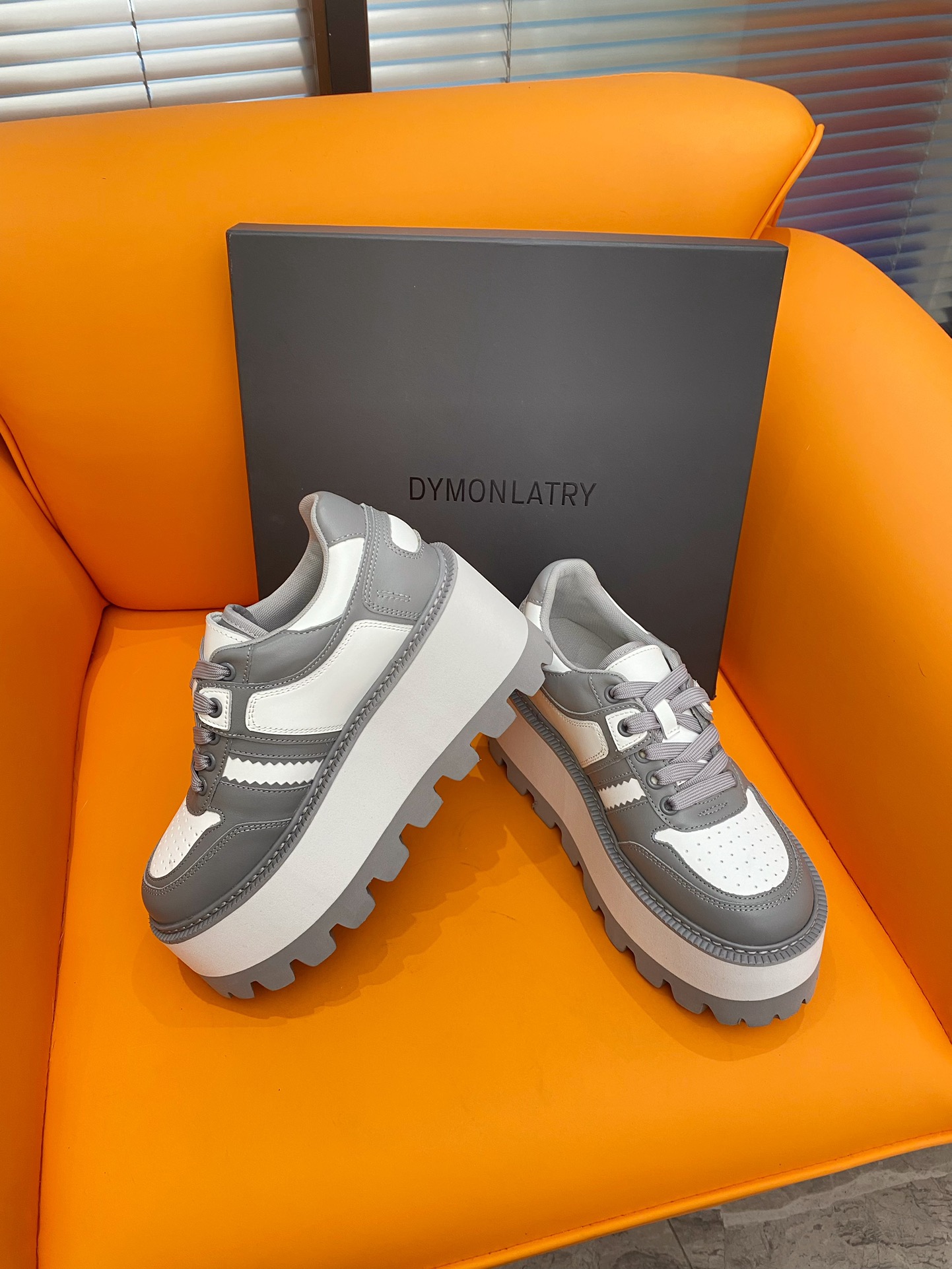 Dymonlatry 2023: Stylish Half-Loaf Shoes with Red-Hot Pancreas Fabric - 图片 4