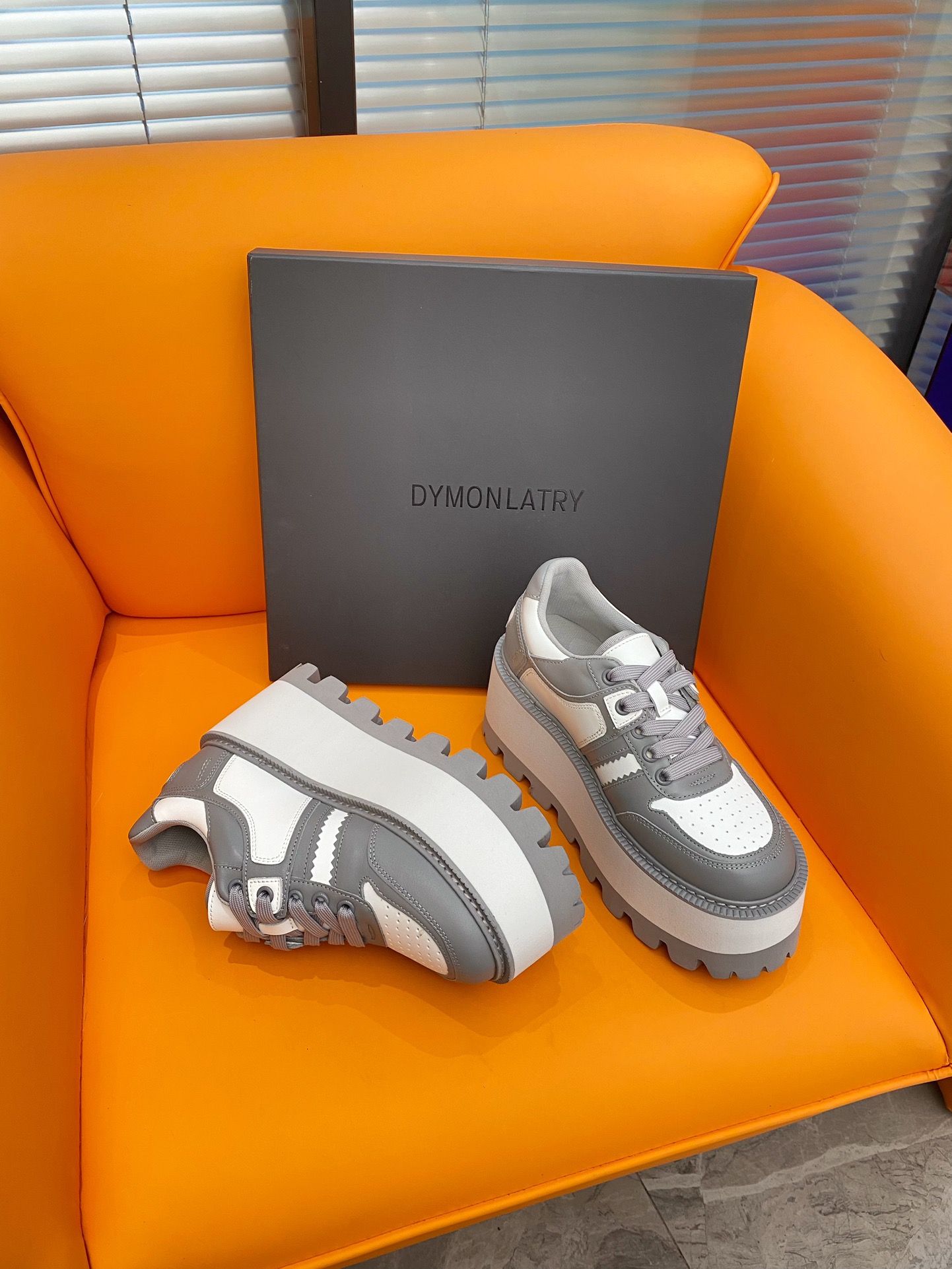 Dymonlatry 2023: Stylish Half-Loaf Shoes with Red-Hot Pancreas Fabric - 图片 5