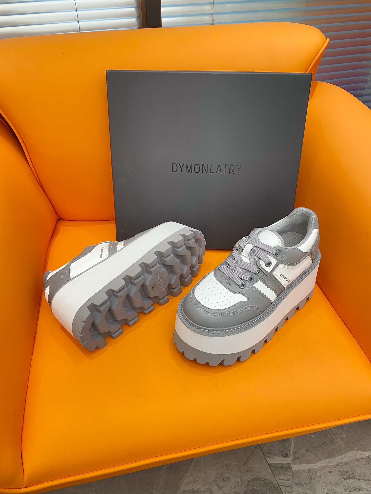 Dymonlatry 2023: Stylish Half-Loaf Shoes with Red-Hot Pancreas Fabric - 图片 6