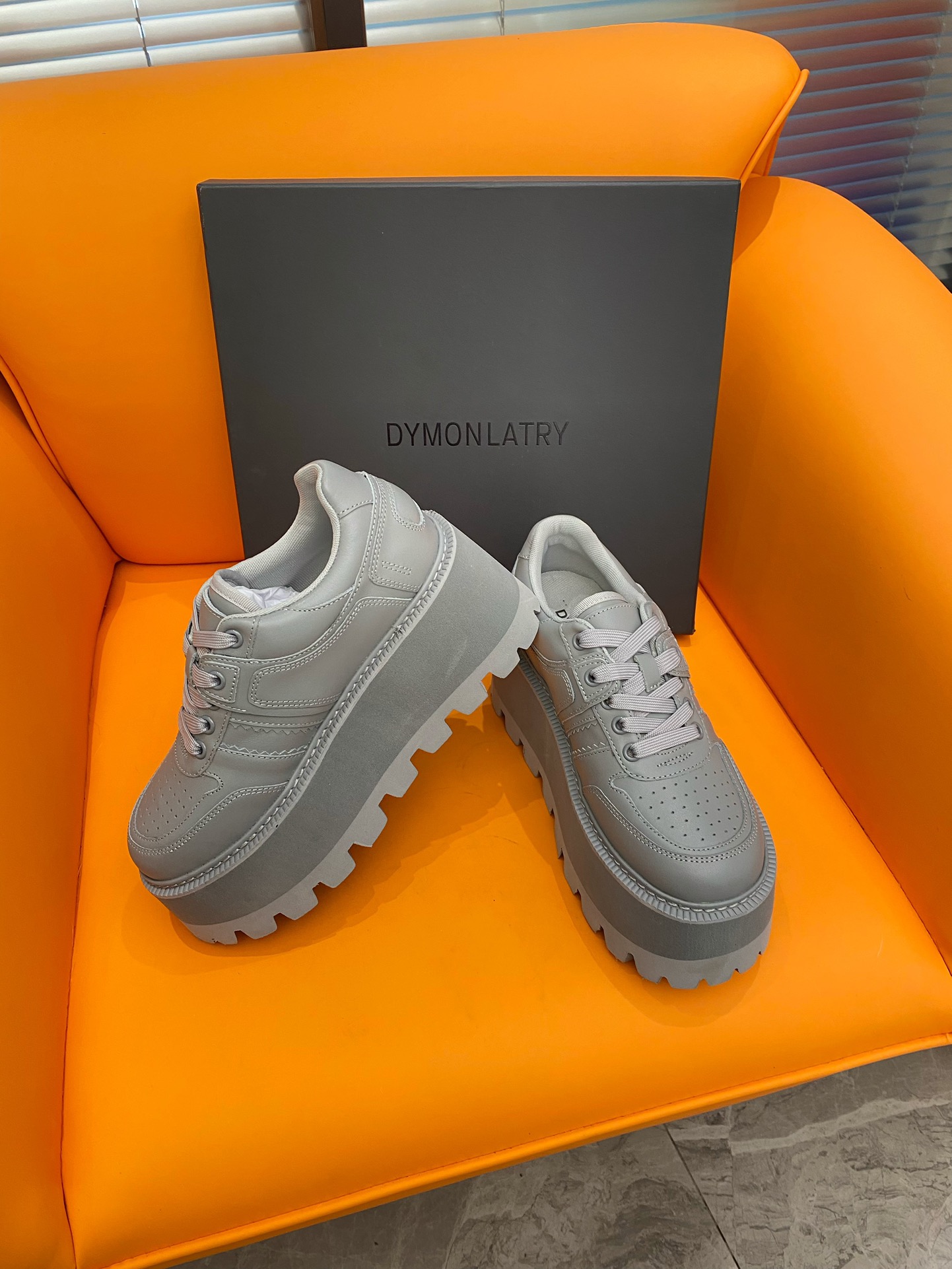 Dymonlatry 2023: Red-Hot Pancreas Half-Loaf Shoes for Fashionable Girls - 图片 4