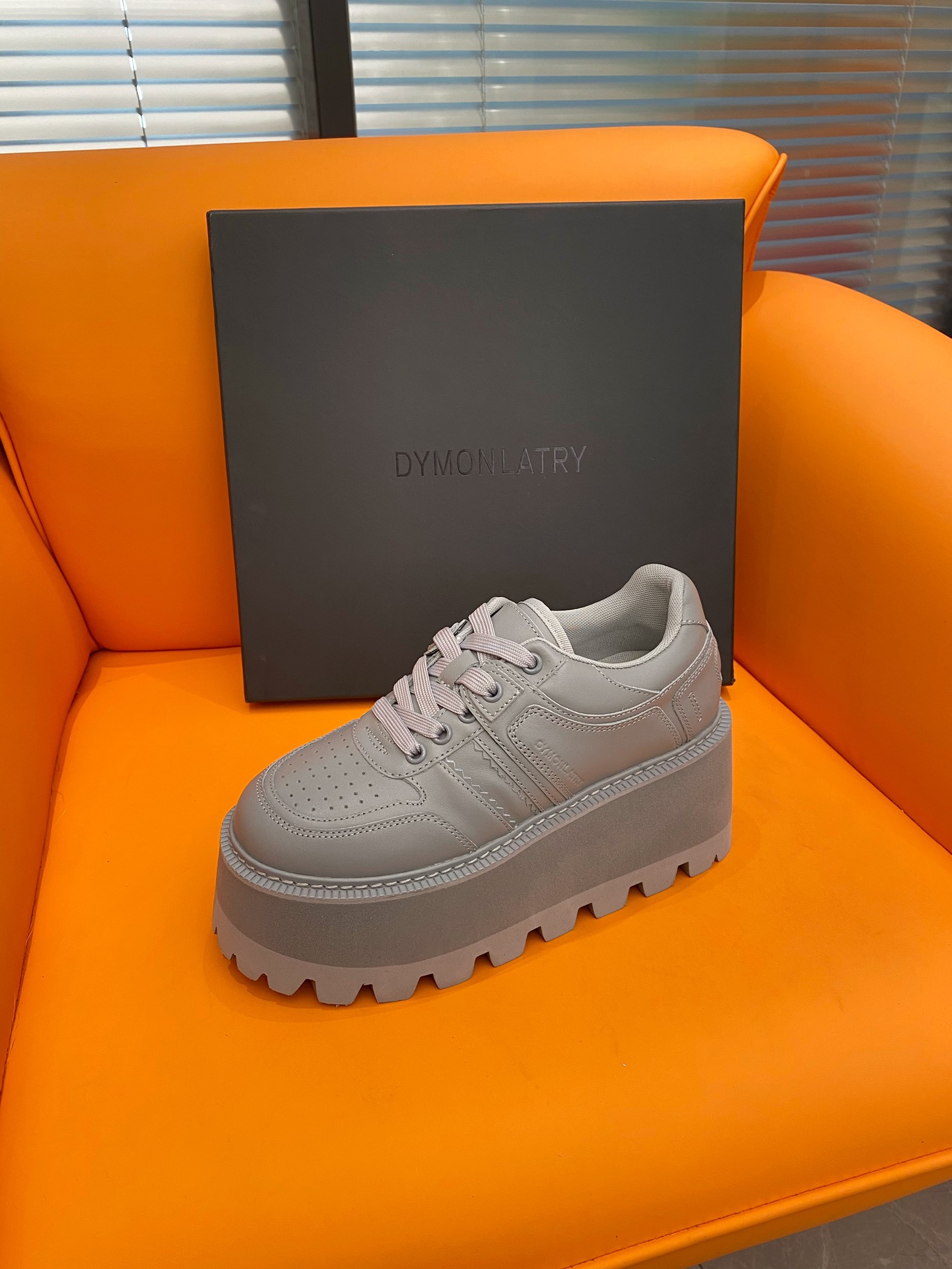 Dymonlatry 2023: Red-Hot Pancreas Half-Loaf Shoes for Fashionable Girls - 图片 9