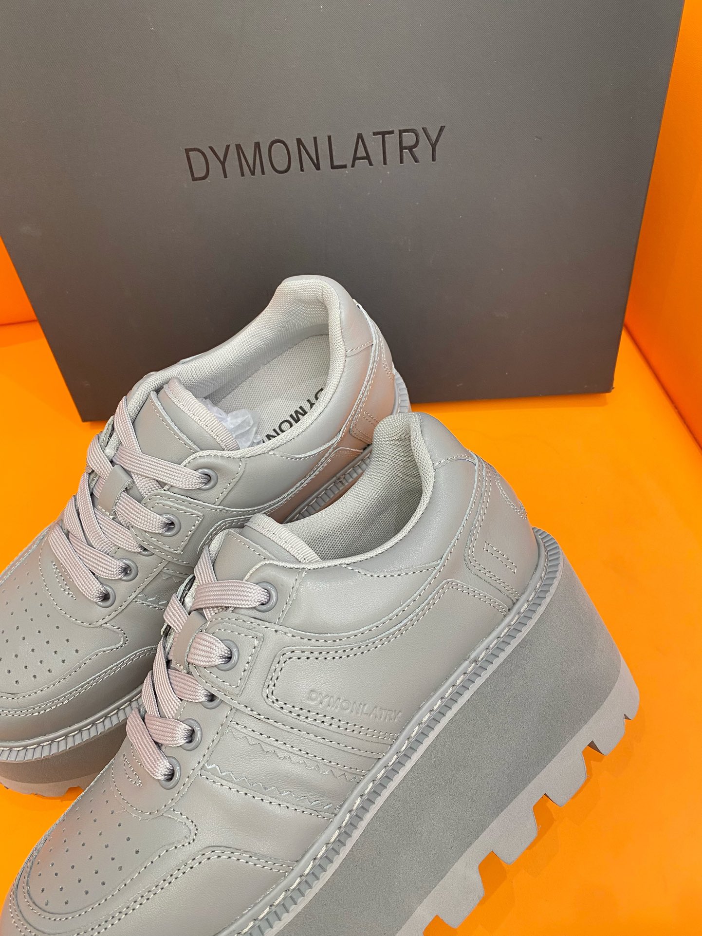 Dymonlatry 2023: Red-Hot Pancreas Half-Loaf Shoes for Fashionable Girls - 图片 5