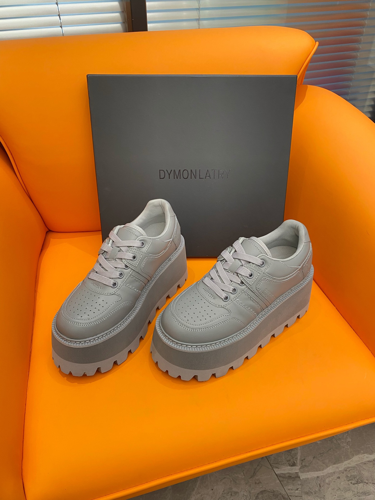 Dymonlatry 2023: Red-Hot Pancreas Half-Loaf Shoes for Fashionable Girls - 图片 2