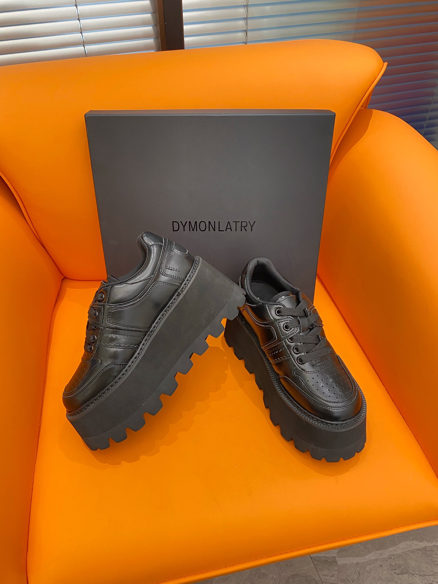 875 Dymonlatry 2023: Red-Hot Pancreas Half-Loaf Shoes for Fashionable Girls - 图片 4
