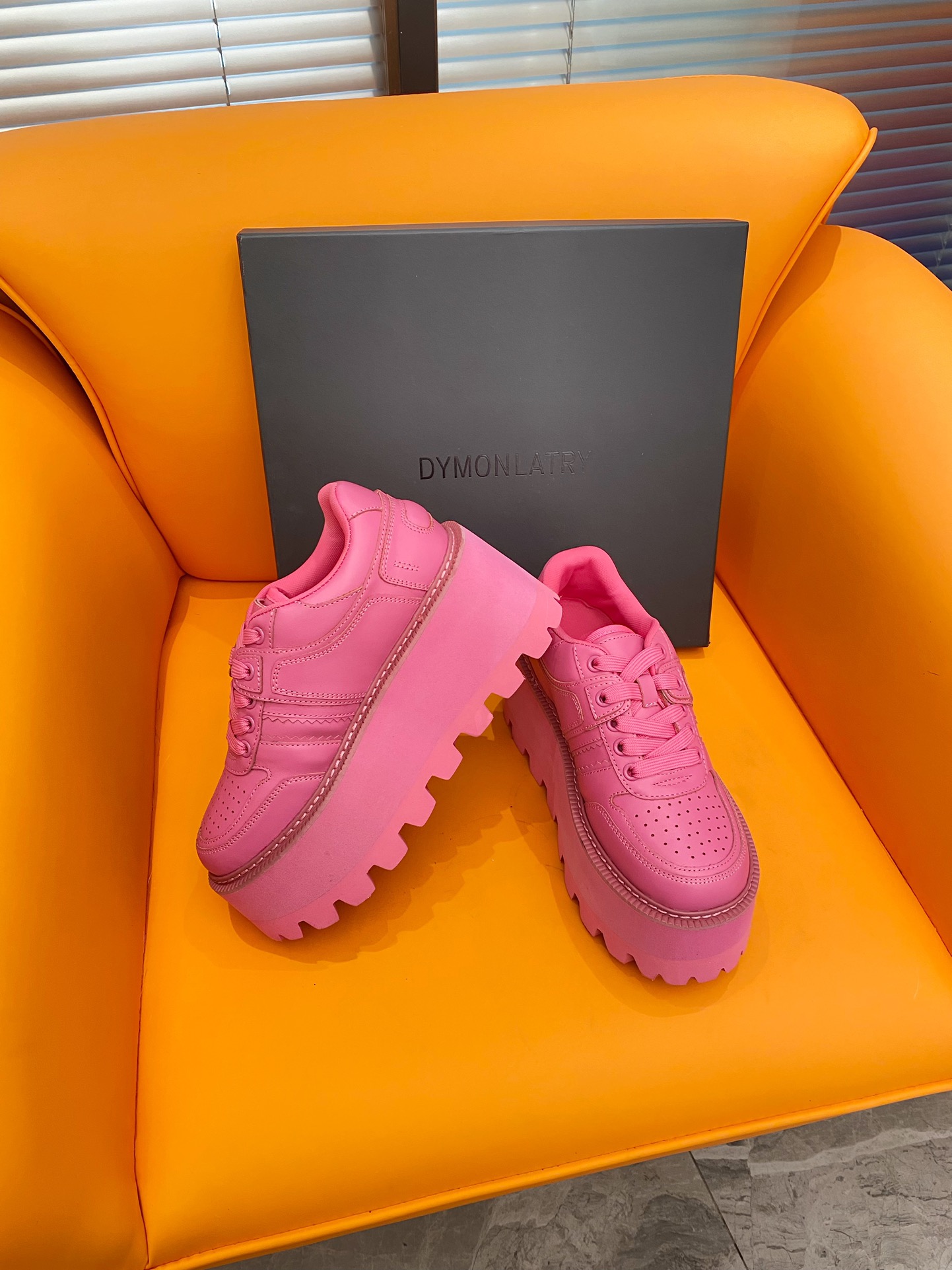 Dymonlatry 2023: Red-Hot Pancreas Half-Loaf Shoes for Stylish Girls - 图片 4