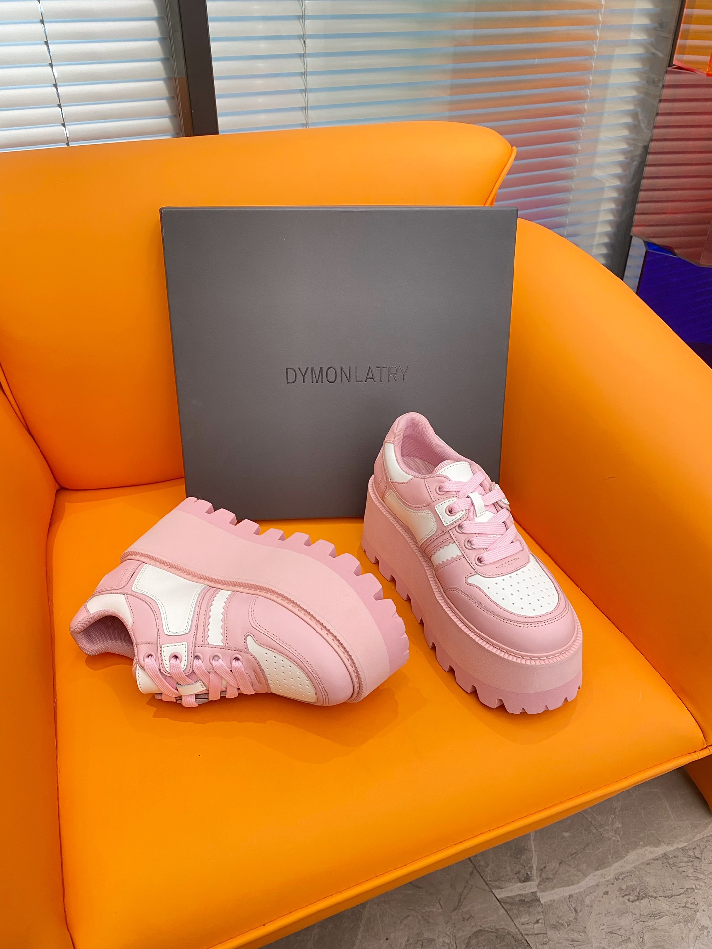 Dymonlatry 2023: Red-Hot Pancreas Half-Loaf Shoes for Fashionable Girls - 图片 5