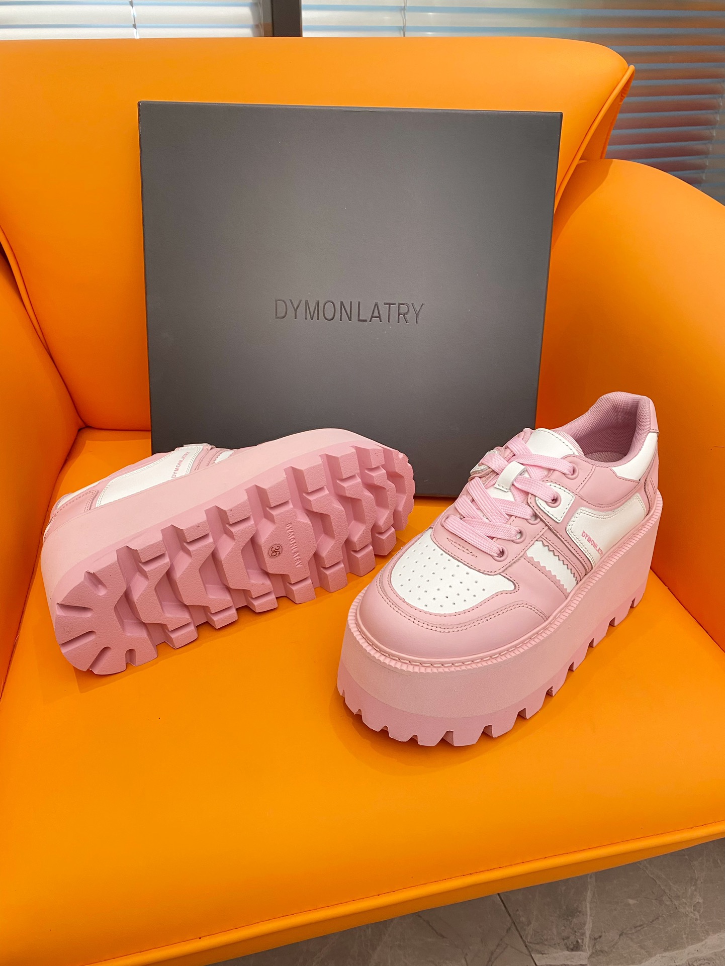 Dymonlatry 2023: Red-Hot Pancreas Half-Loaf Shoes for Fashionable Girls - 图片 8