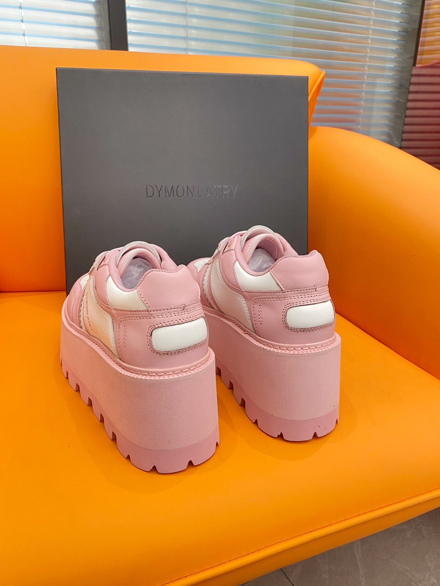 Dymonlatry 2023: Red-Hot Pancreas Half-Loaf Shoes for Fashionable Girls - 图片 9