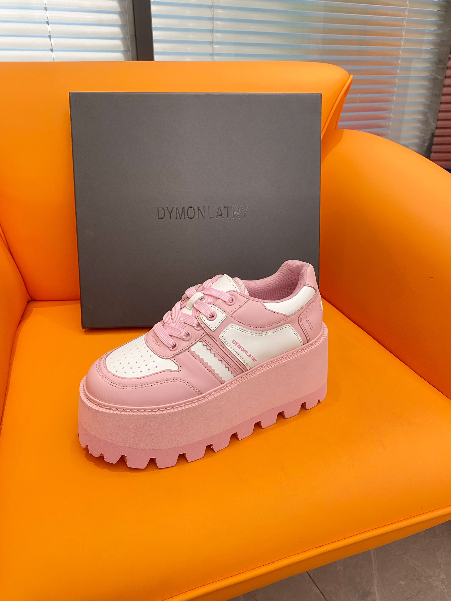 Dymonlatry 2023: Red-Hot Pancreas Half-Loaf Shoes for Fashionable Girls - 图片 6