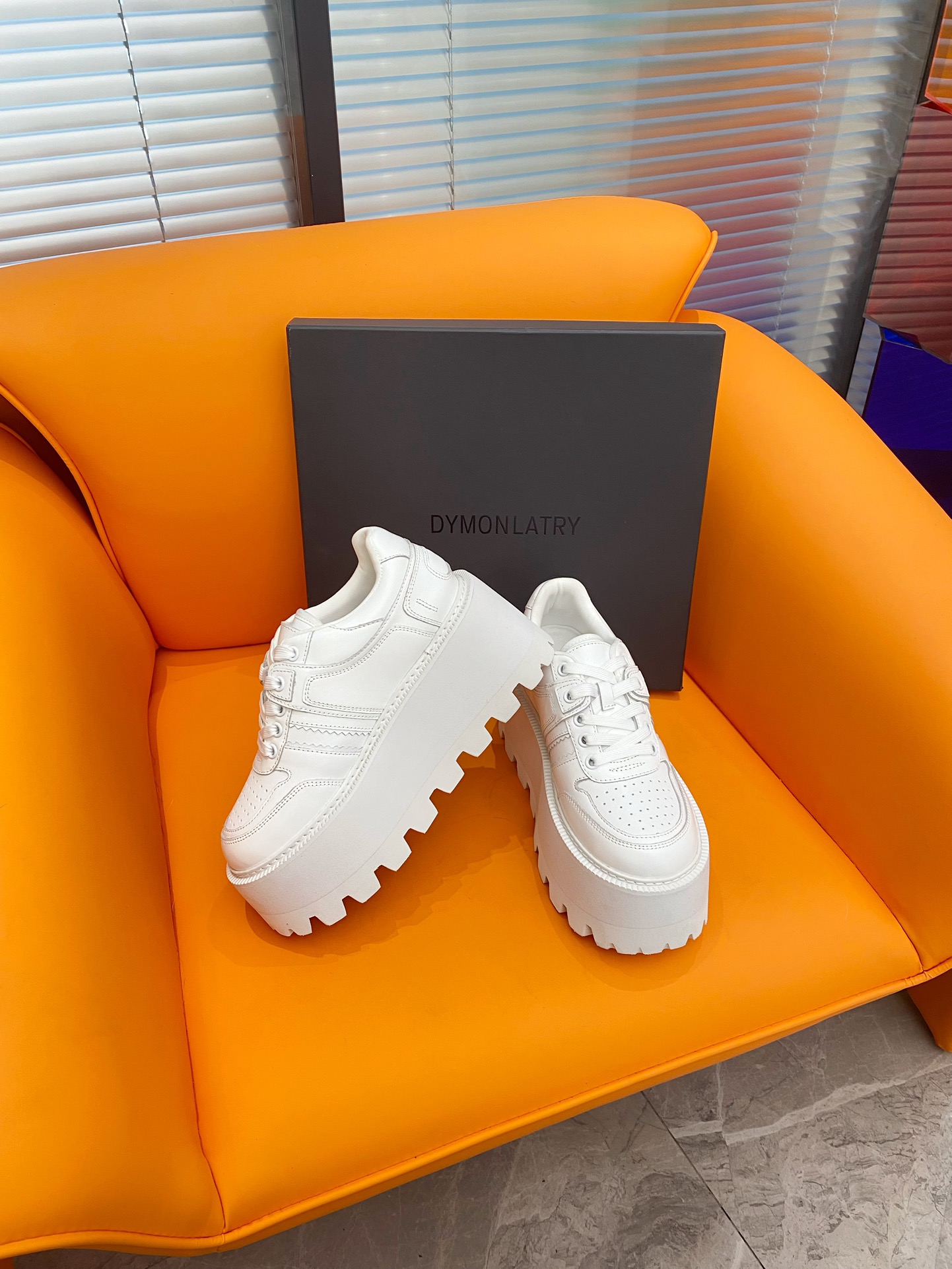 Dymonlatry 2023: Red-Hot Pancreas Half-Loaf Shoes for Fashionable Girls - 图片 4