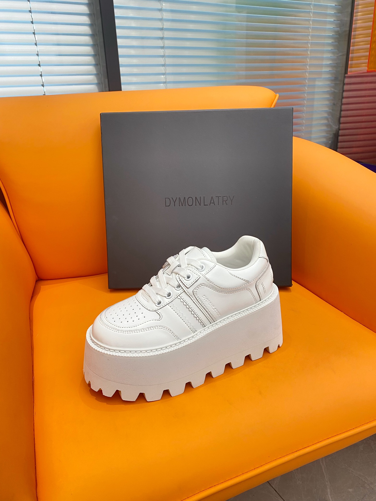 Dymonlatry 2023: Red-Hot Pancreas Half-Loaf Shoes for Fashionable Girls - 图片 9