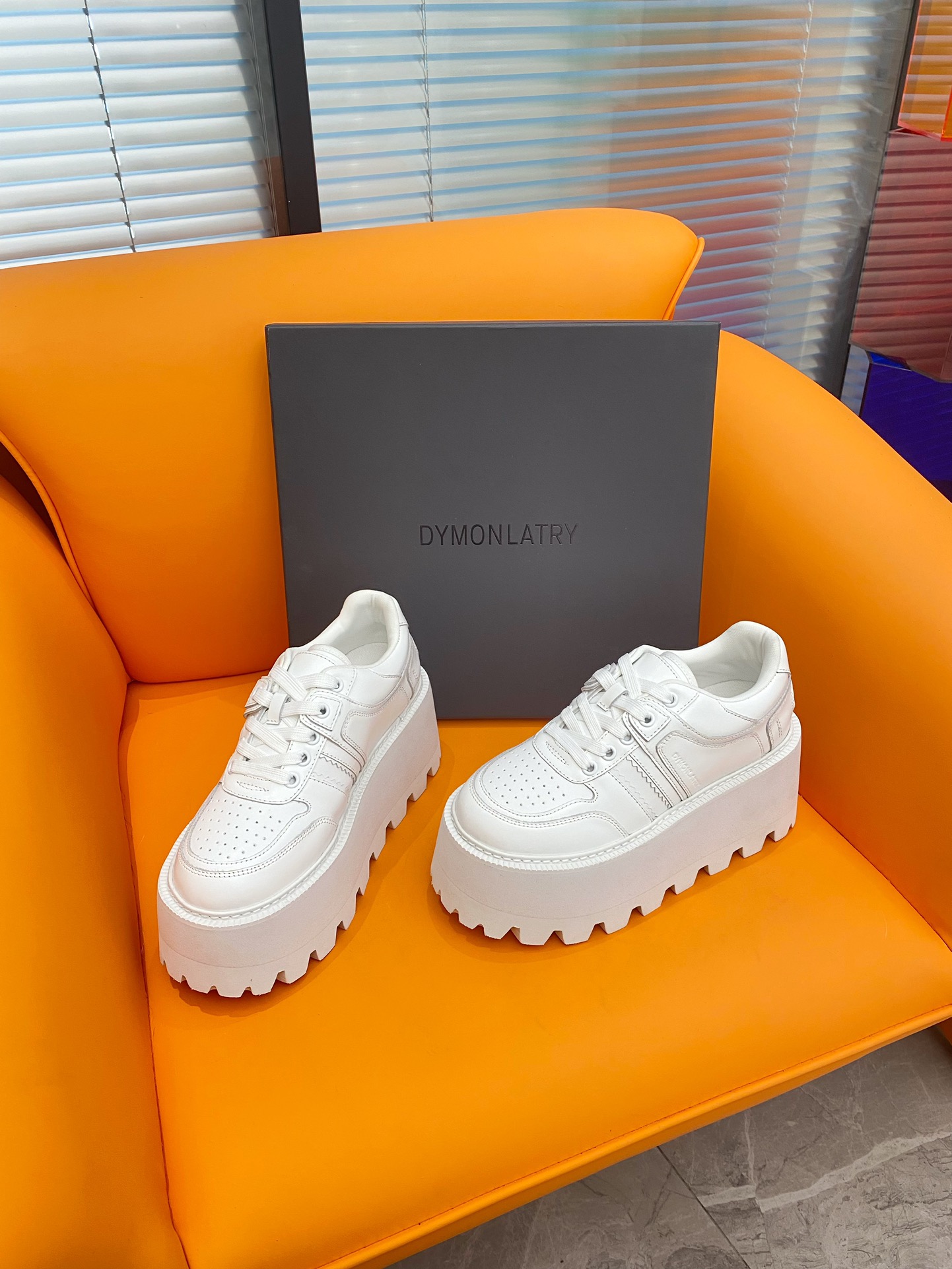 Dymonlatry 2023: Red-Hot Pancreas Half-Loaf Shoes for Fashionable Girls - 图片 3