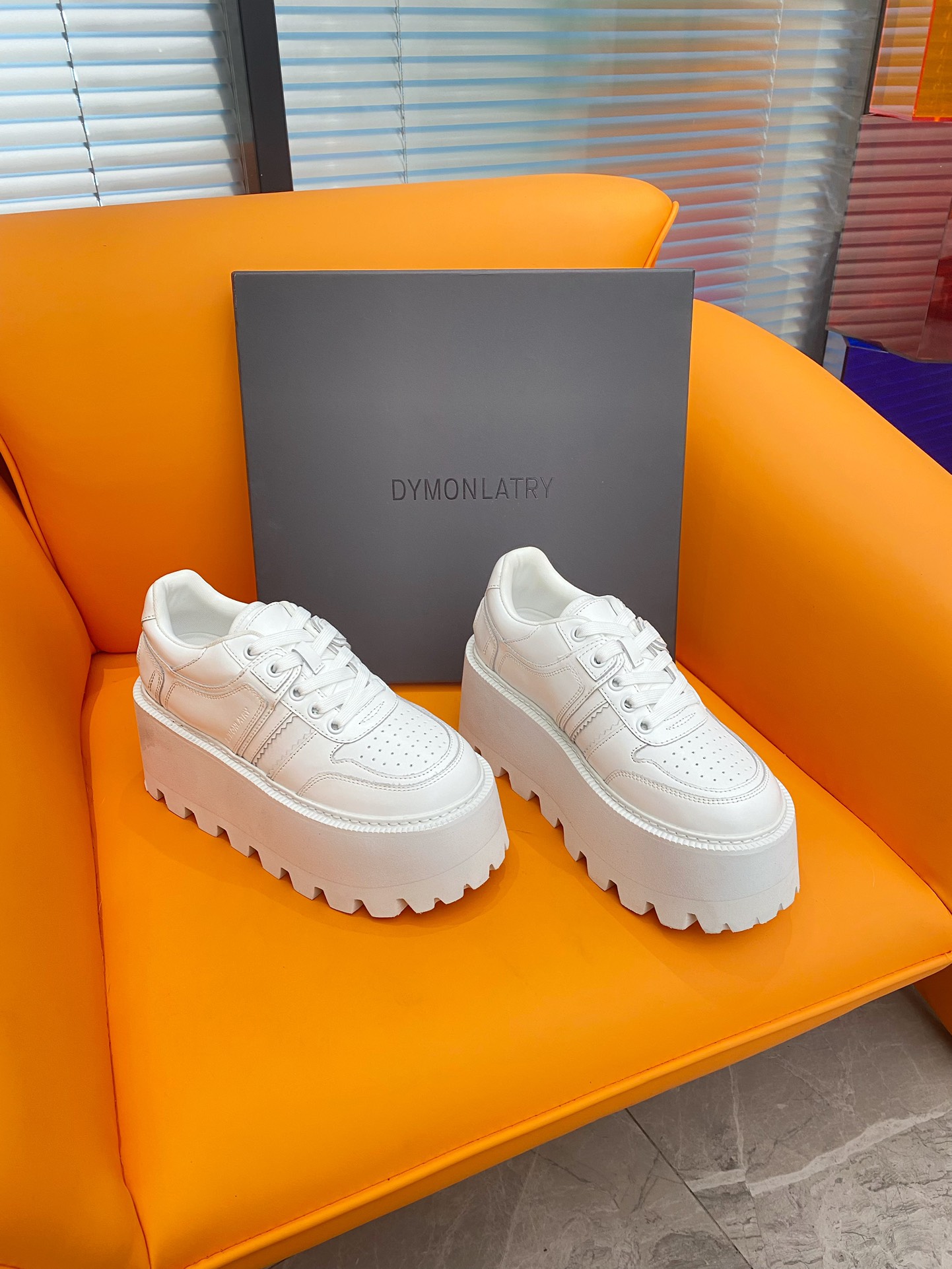 Dymonlatry 2023: Red-Hot Pancreas Half-Loaf Shoes for Fashionable Girls - 图片 2