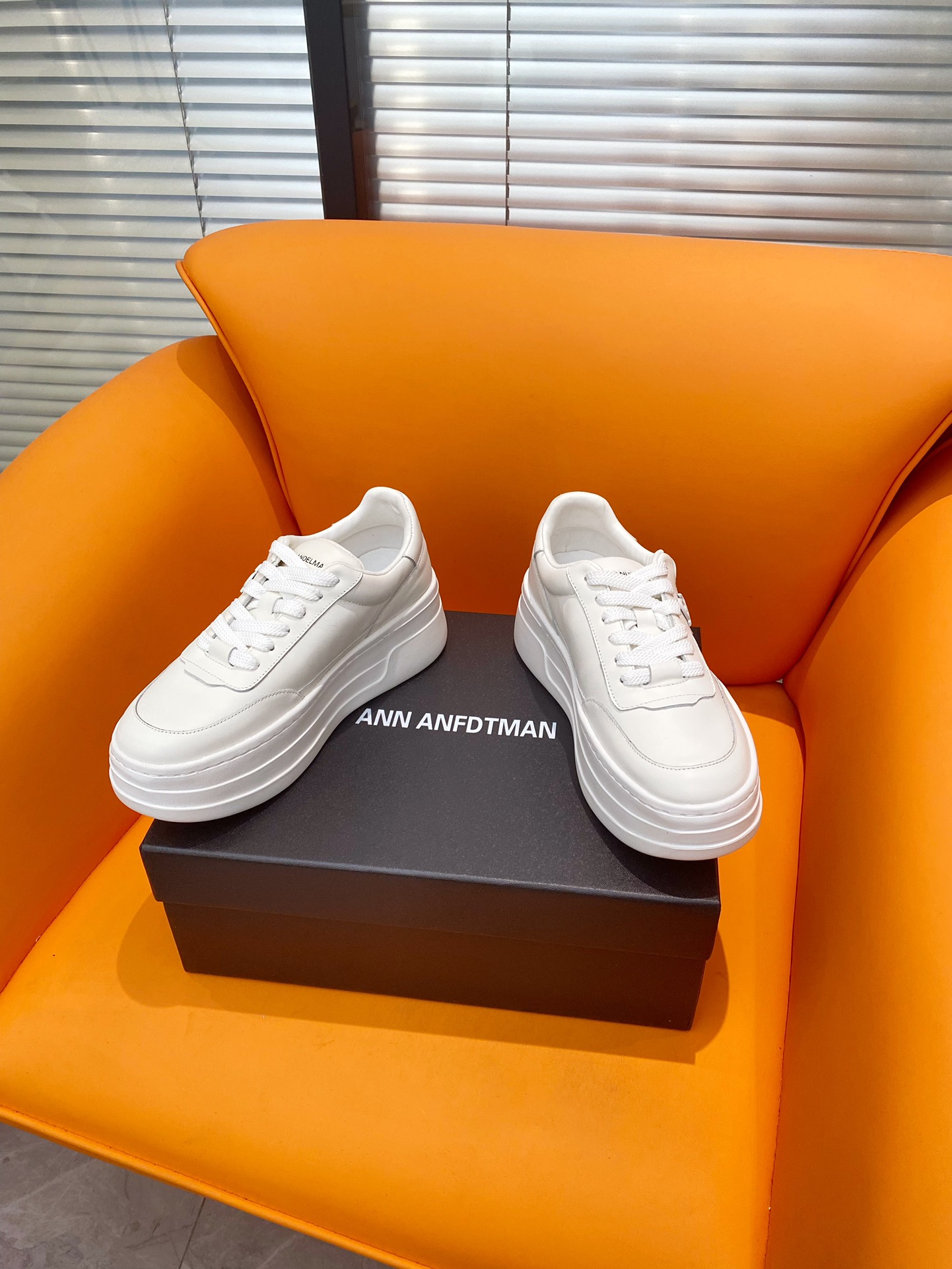 “ANN ANDELMAN Classic Leisure Bang Series Shoes Offer at 650” - 图片 2