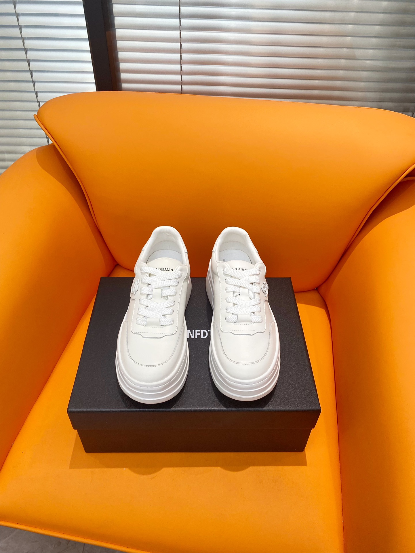“ANN ANDELMAN Classic Leisure Bang Series Shoes Offer at 650” - 图片 5