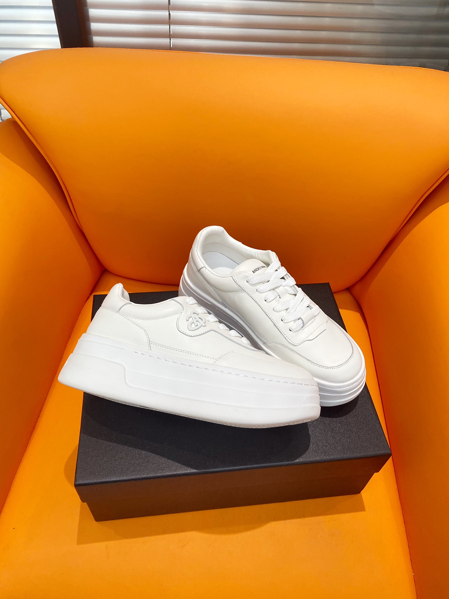 “ANN ANDELMAN Classic Leisure Bang Series Shoes Offer at 650” - 图片 3