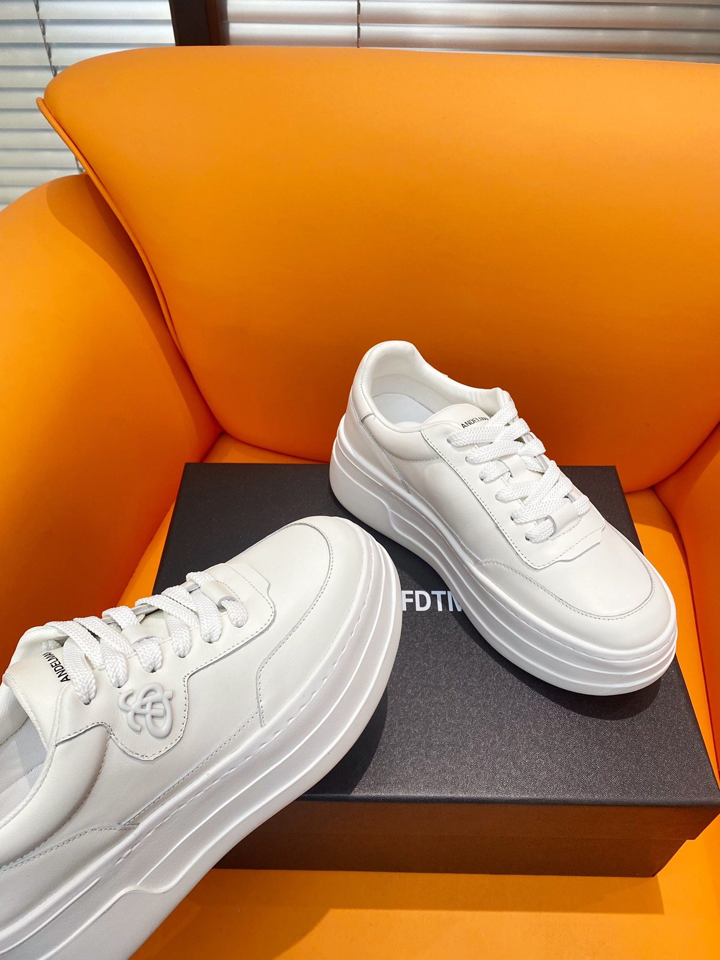 “ANN ANDELMAN Classic Leisure Bang Series Shoes Offer at 650” - 图片 4