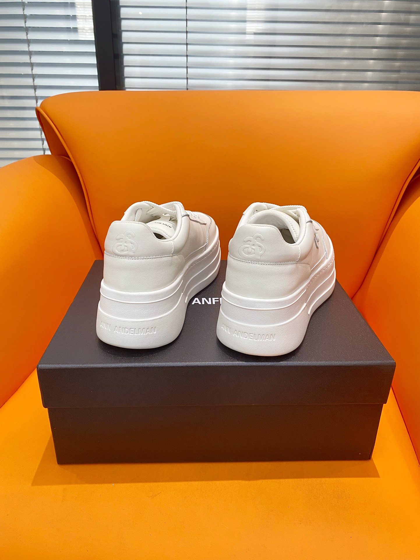 “ANN ANDELMAN Classic Leisure Bang Series Shoes Offer at 650” - 图片 7