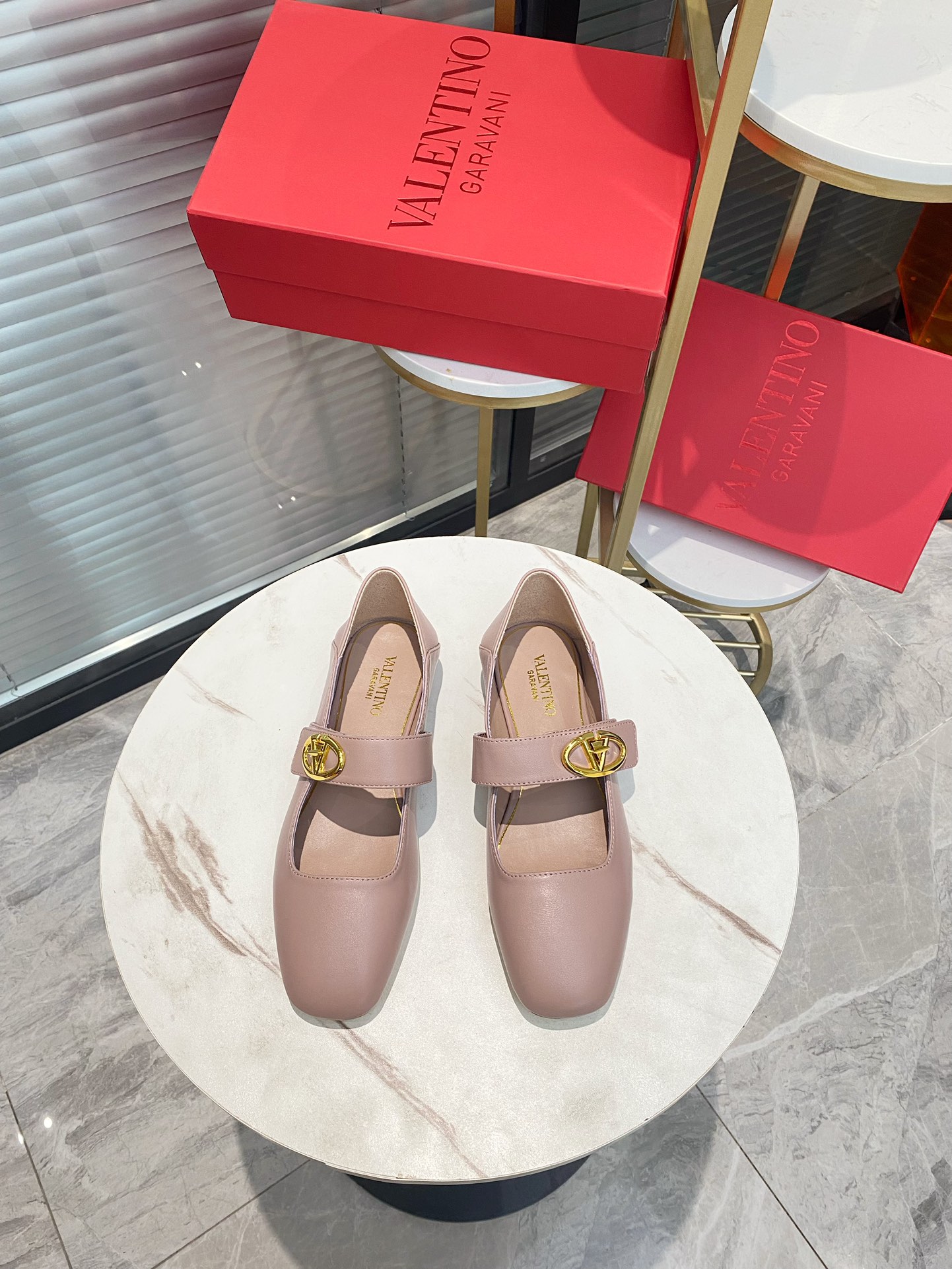 Sweet and Cool Shoe-Faced Wool: Italian Style Sizes 35-39