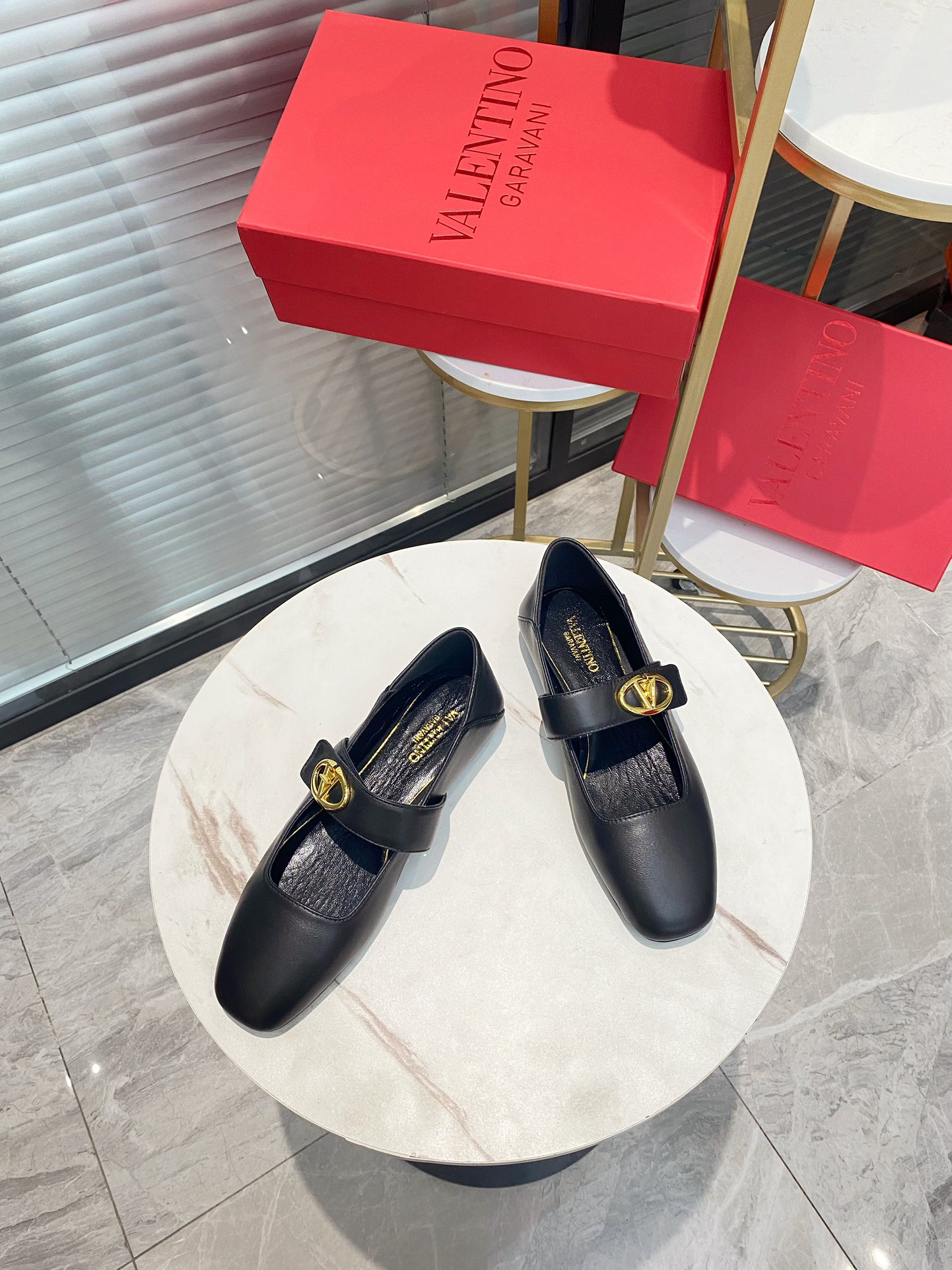 Sweet and Cool Italian Shoe-Faced Wool in Sizes 35-39 - 图片 2