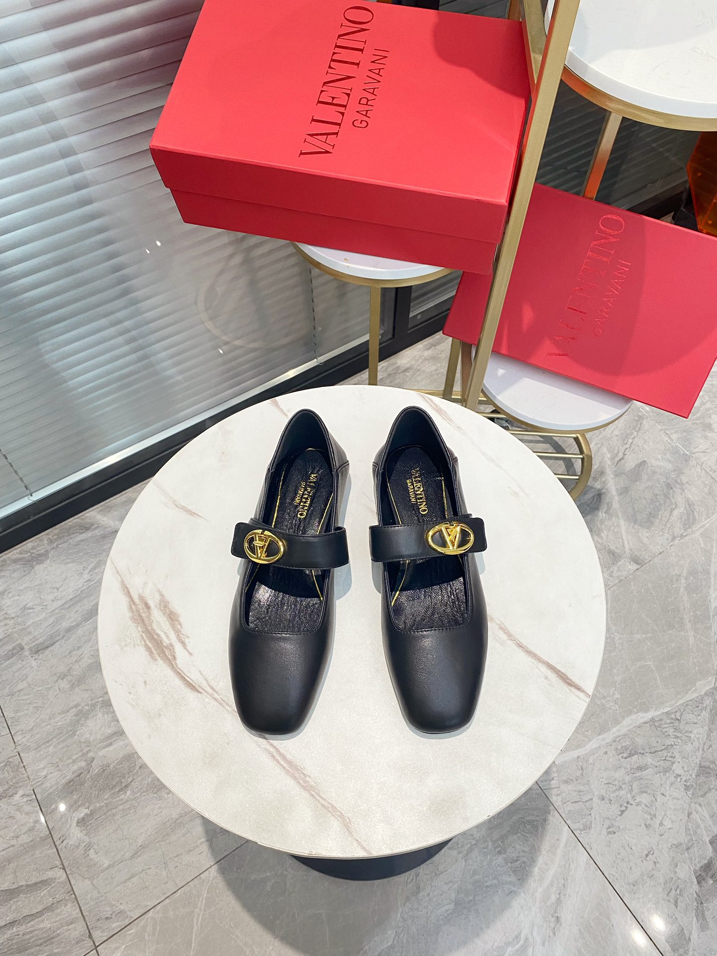 Sweet and Cool Italian Shoe-Faced Wool in Sizes 35-39 - 图片 1