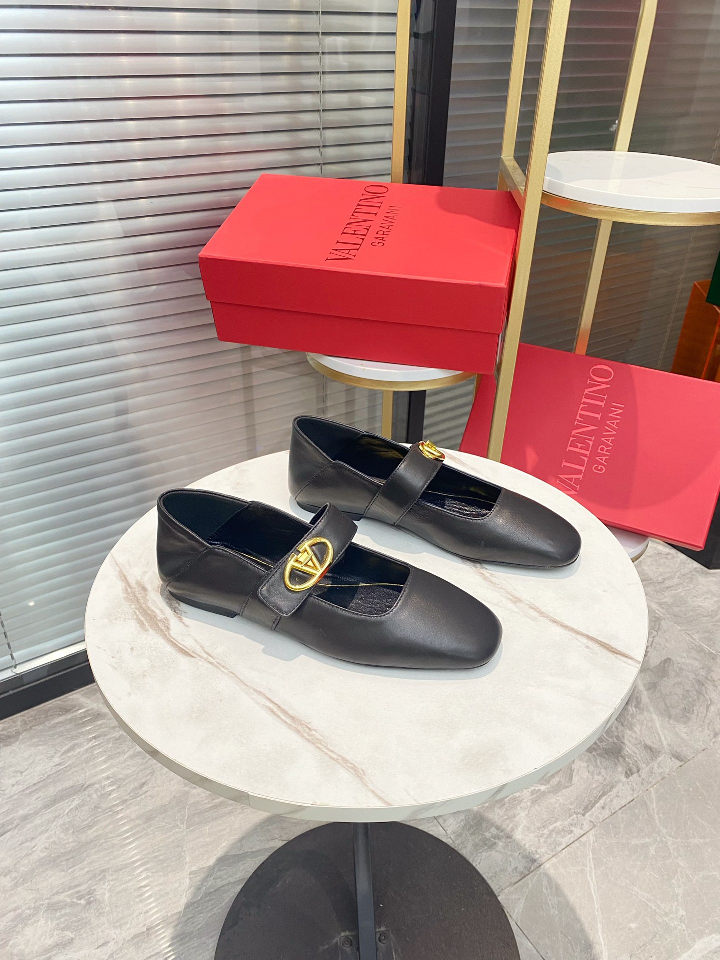 Sweet and Cool Italian Shoe-Faced Wool in Sizes 35-39 - 图片 3