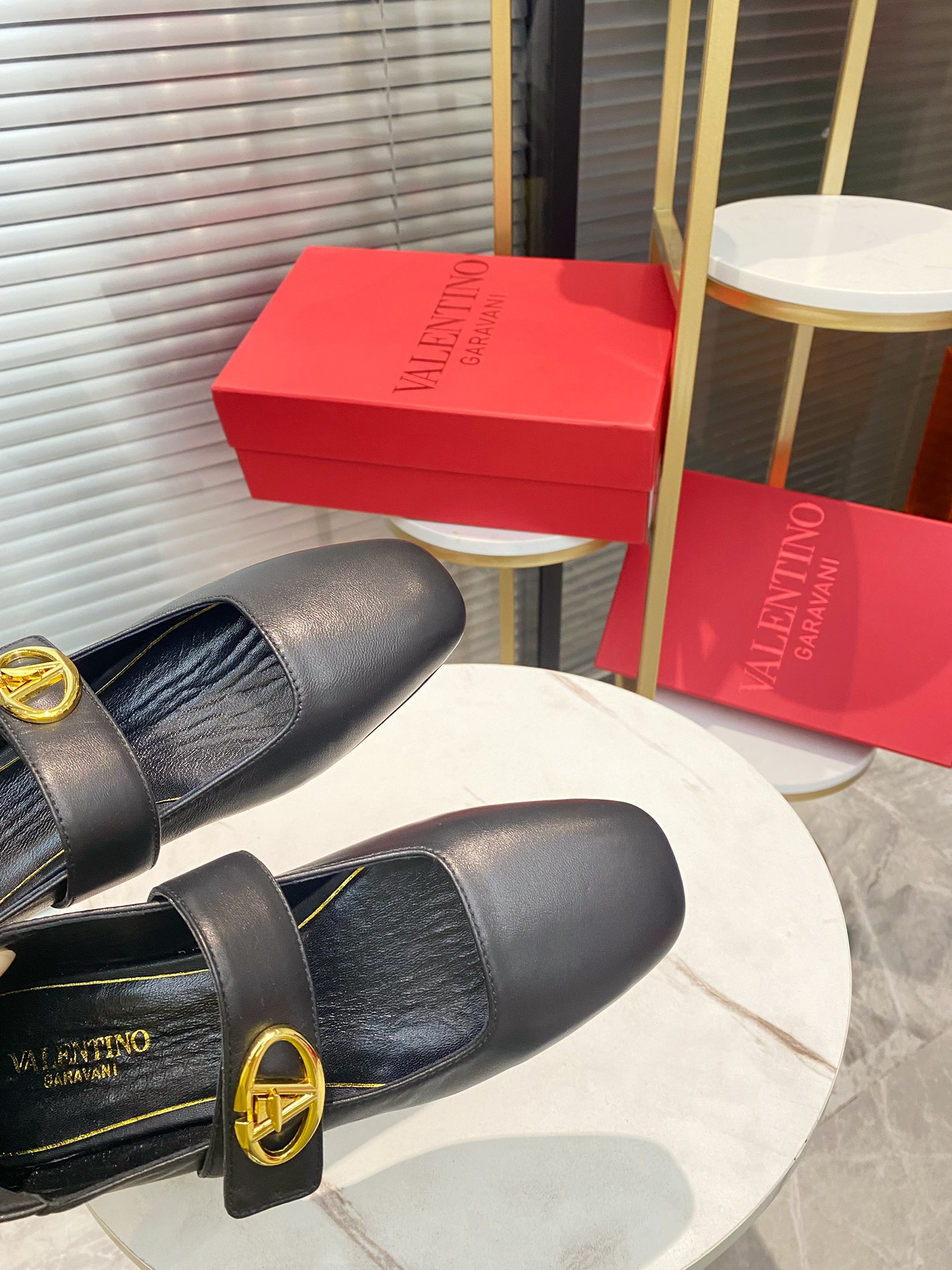 Sweet and Cool Italian Shoe-Faced Wool in Sizes 35-39 - 图片 5